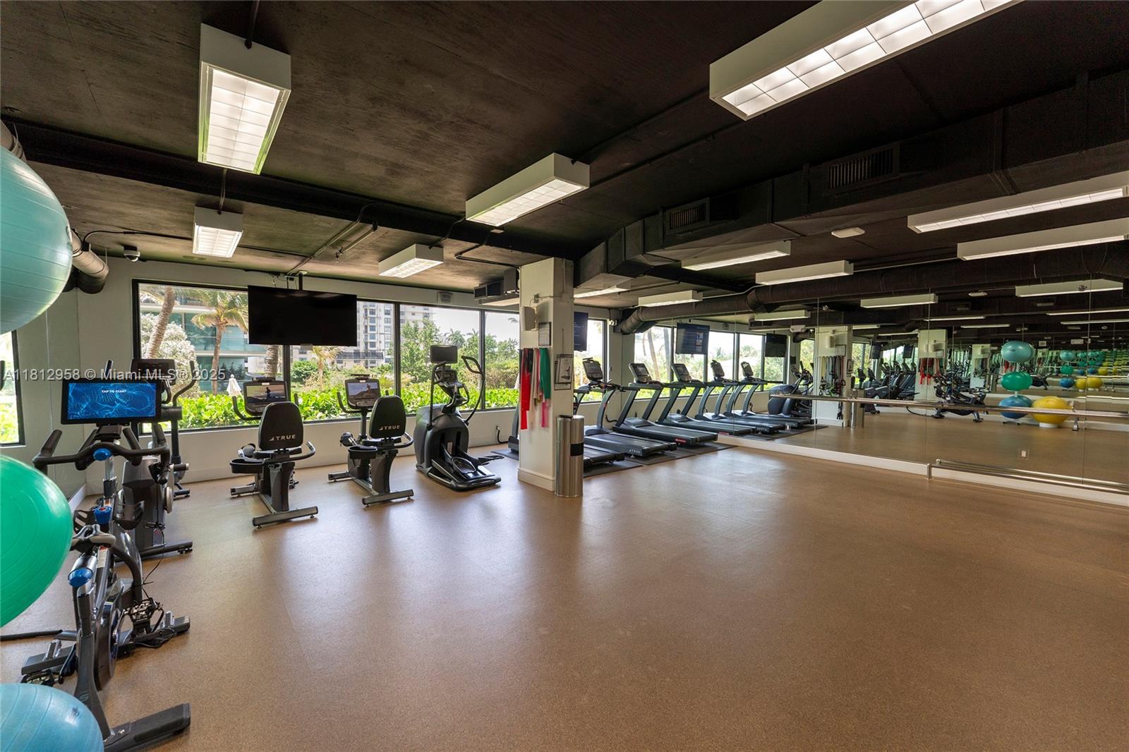 KENILWORTH CONDO - Residential