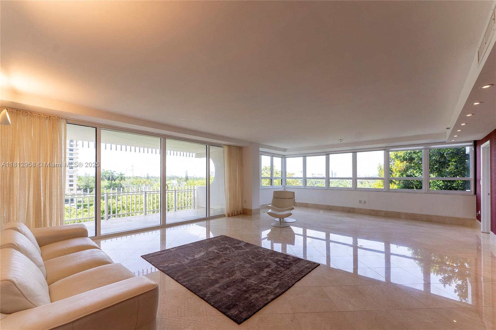 KENILWORTH CONDO - Residential