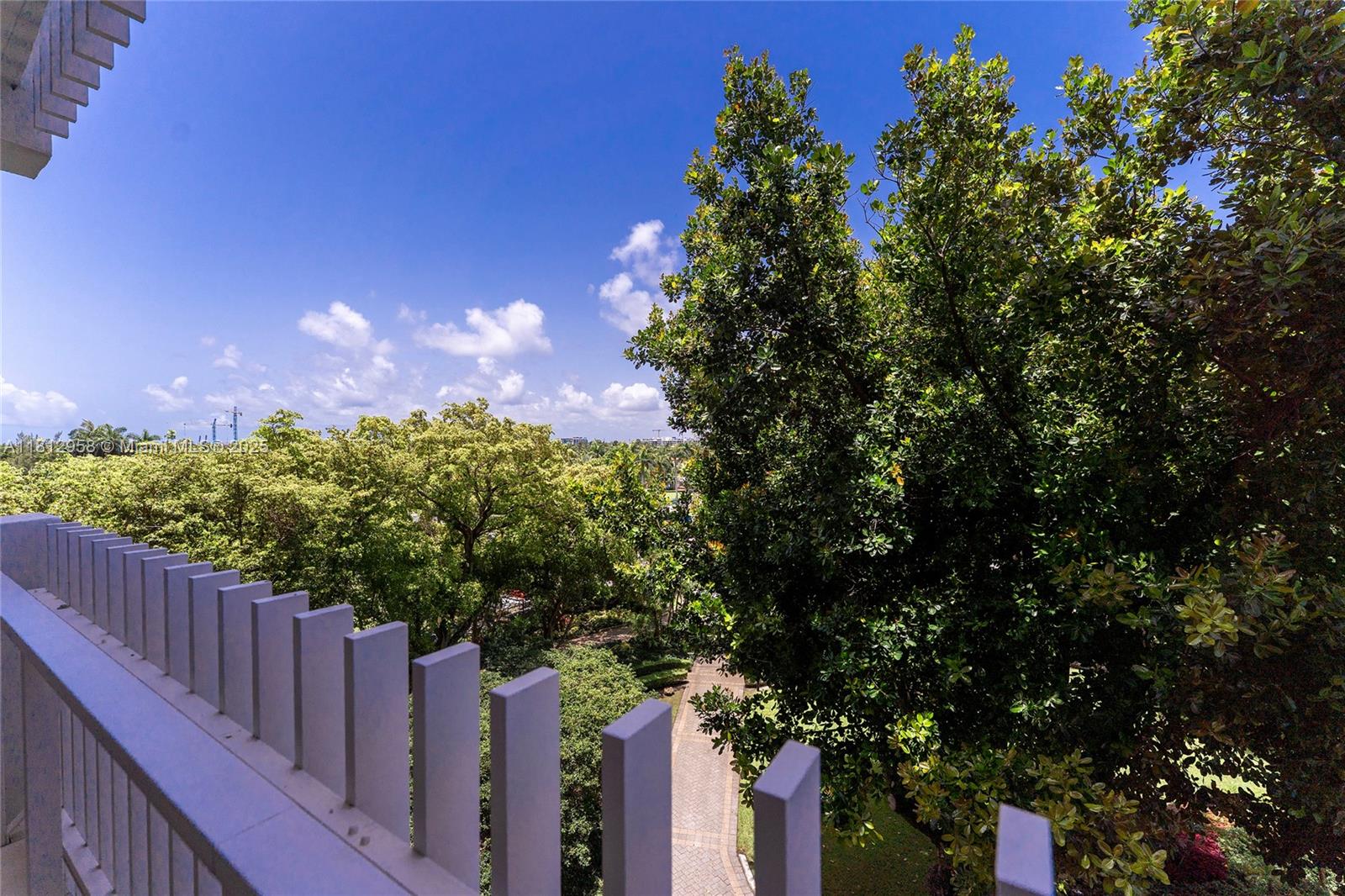 KENILWORTH CONDO - Residential