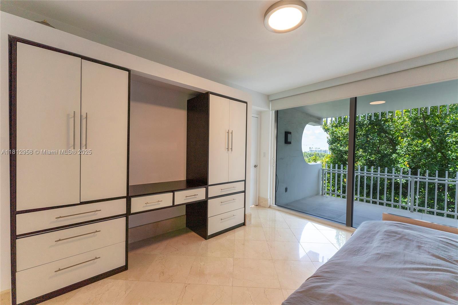 KENILWORTH CONDO - Residential