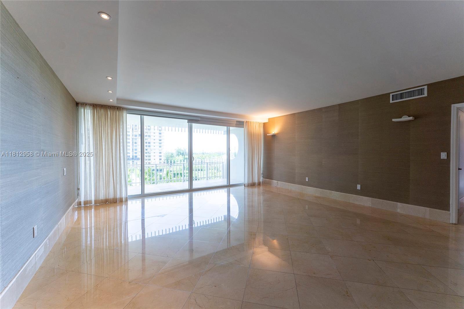 KENILWORTH CONDO - Residential