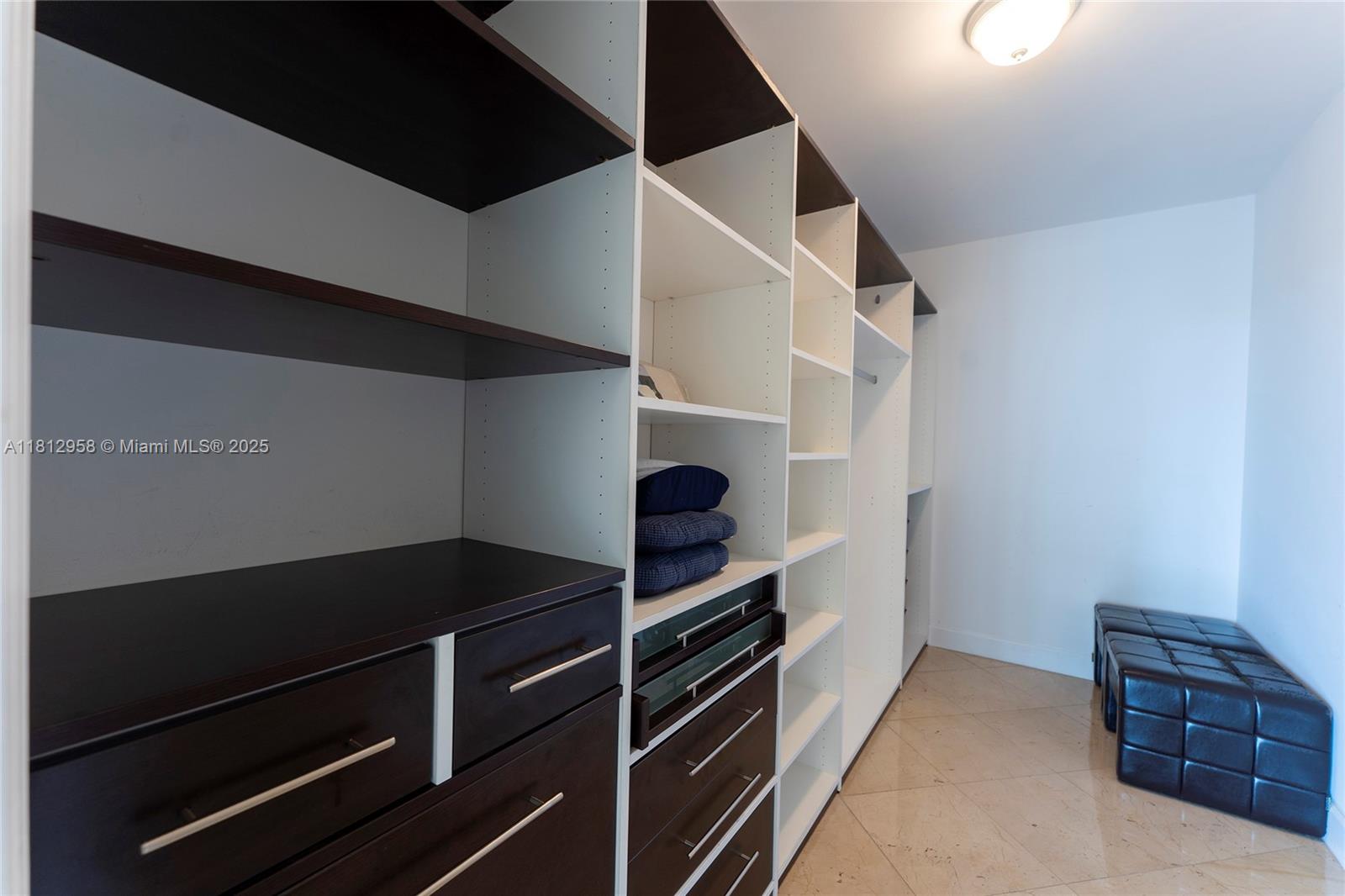 KENILWORTH CONDO - Residential