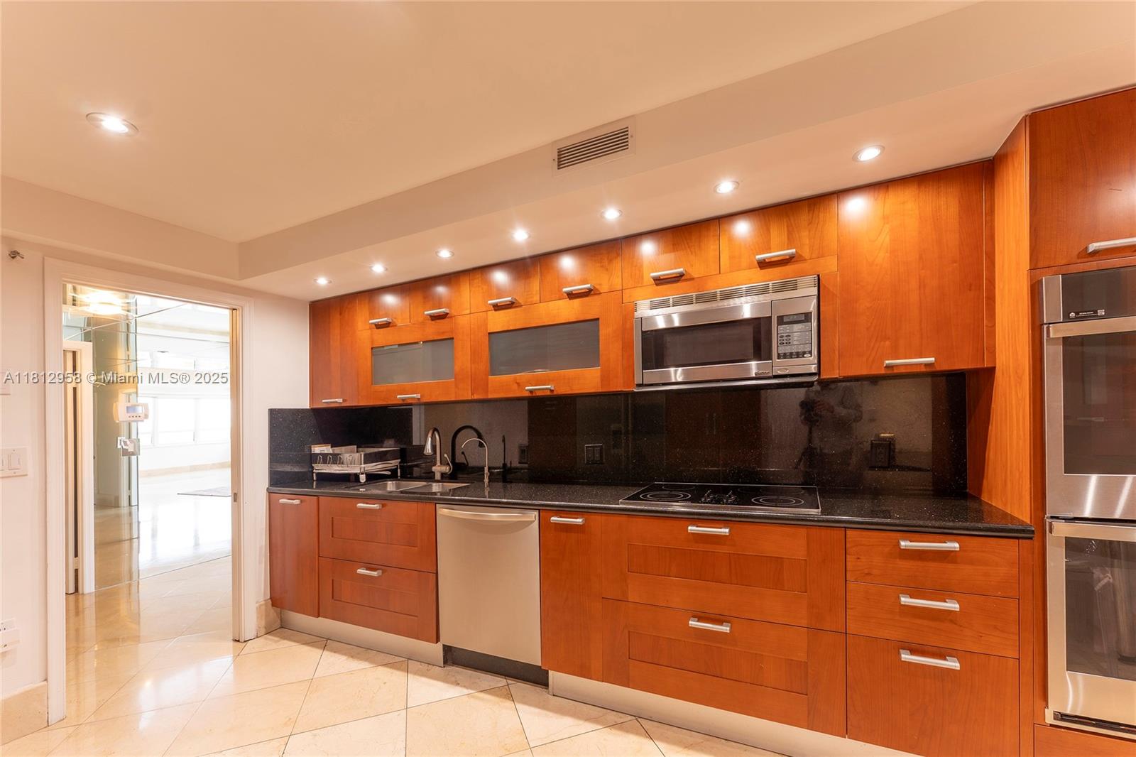 KENILWORTH CONDO - Residential