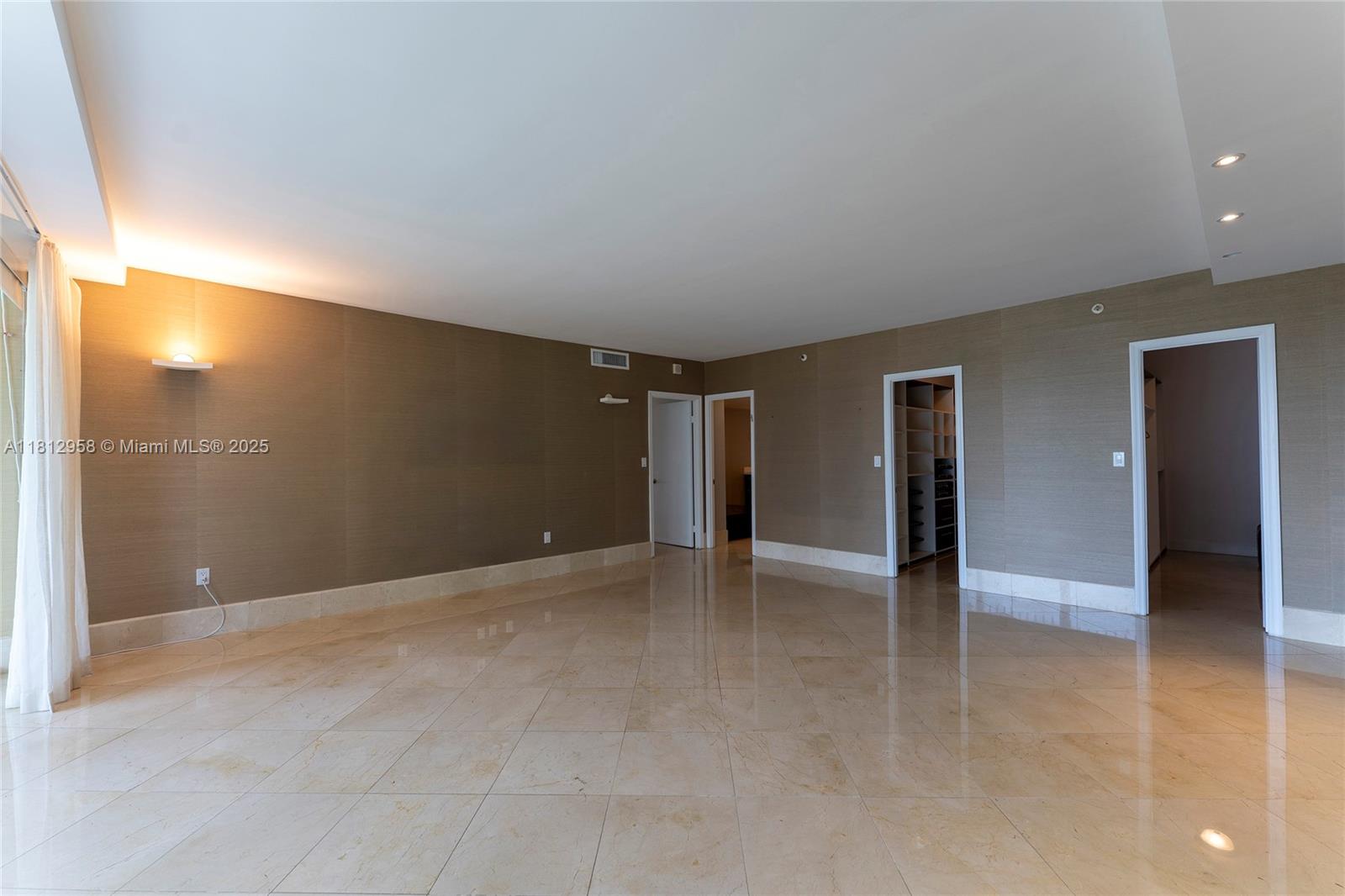 KENILWORTH CONDO - Residential