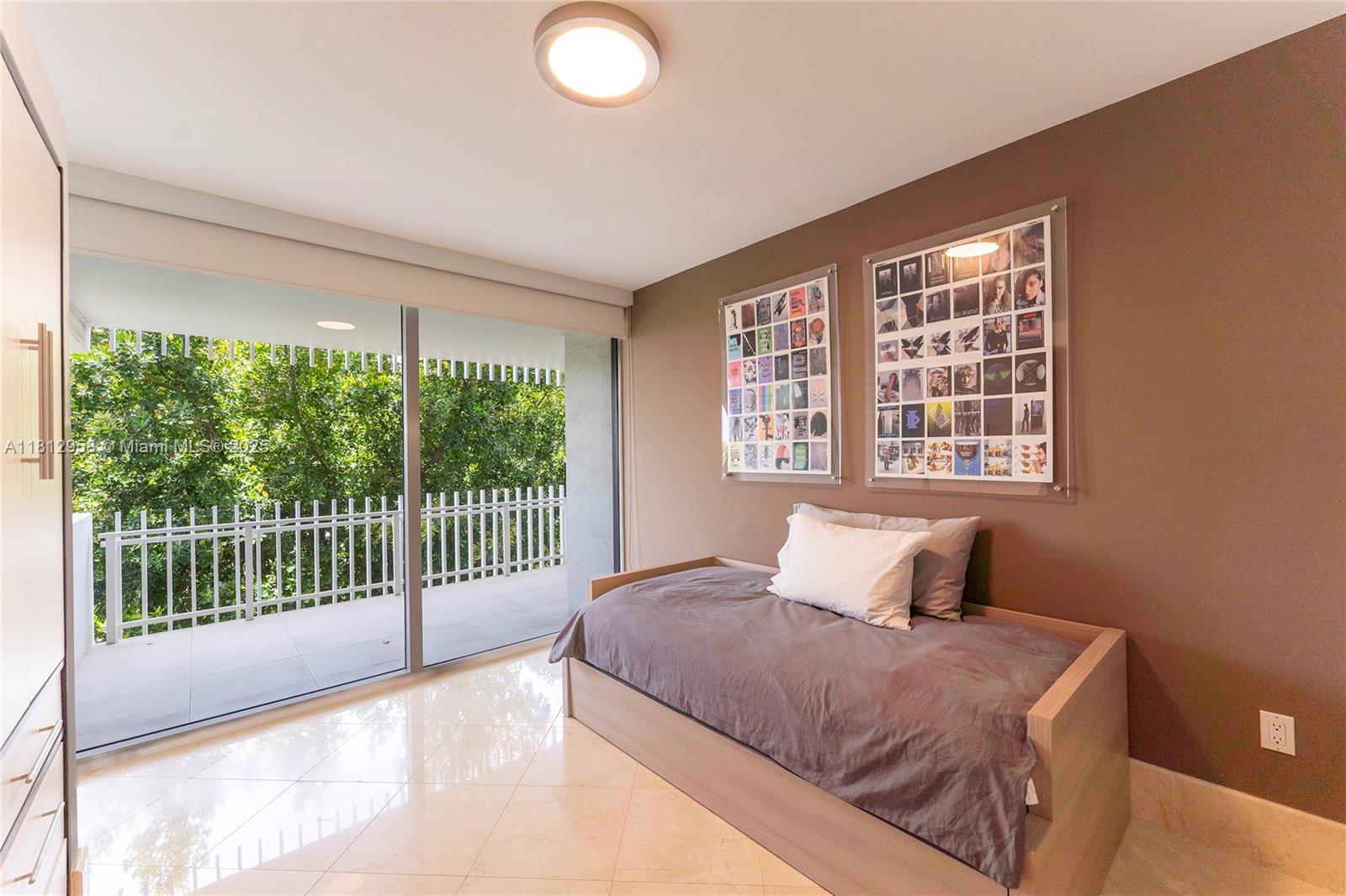 KENILWORTH CONDO - Residential