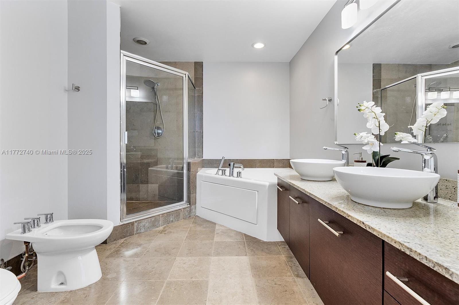 UPTOWN MARINA LOFTS CONDO - Residential Lease