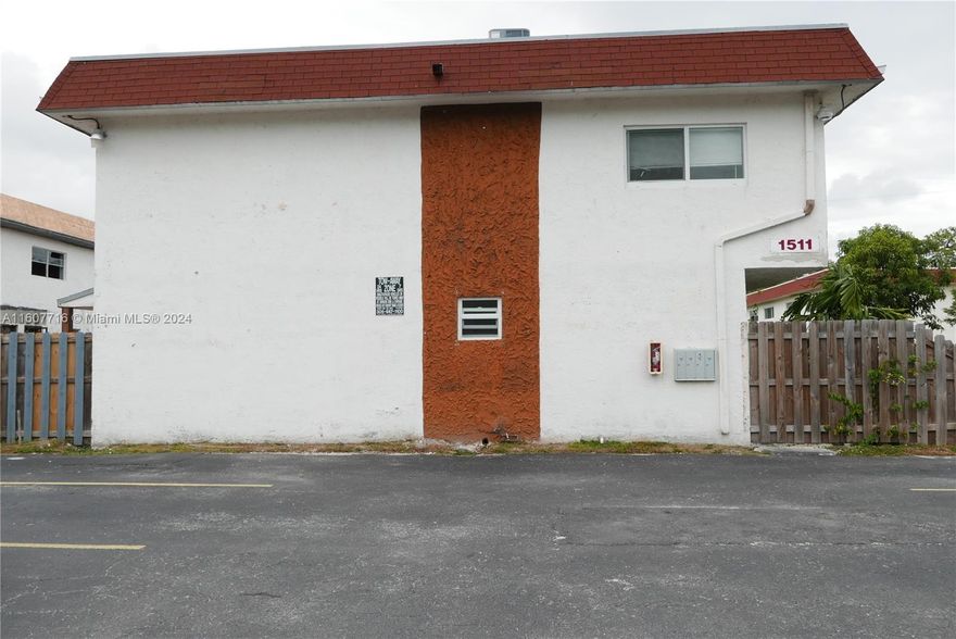 Welcome to a cozy and inviting 2-bedroom, 1/.5 bathroom apartment in Miami! Spacious bedrooms with ample closet space Private patio perfect for relaxing or entertaining. Don't miss out on this fantastic opportunity to live in a prime Miami location! SELLER FINANCING AVAILABLE also comes with a Home Warranty.
