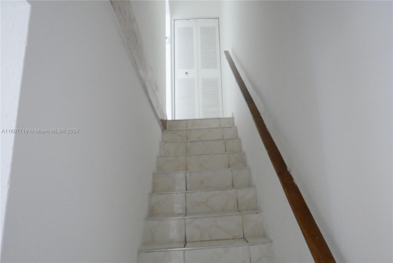 THE LOFTS TOWN VILLAS CON - Residential