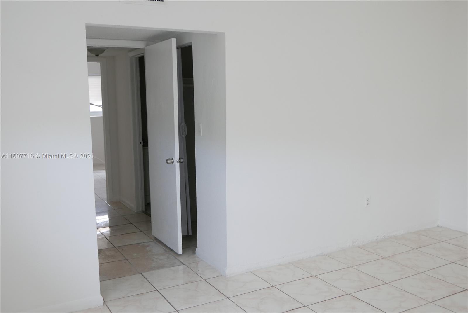 THE LOFTS TOWN VILLAS CON - Residential