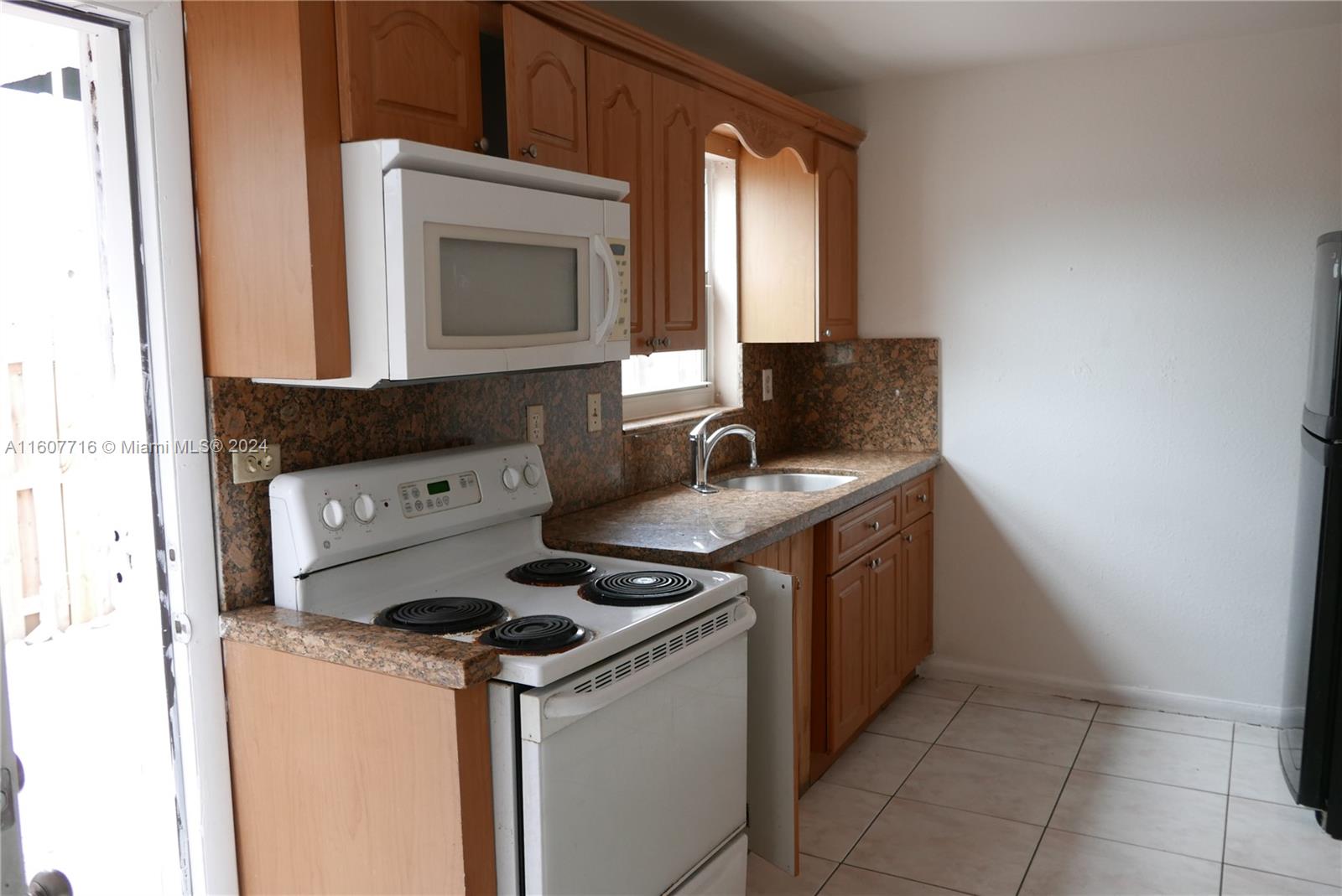 THE LOFTS TOWN VILLAS CON - Residential
