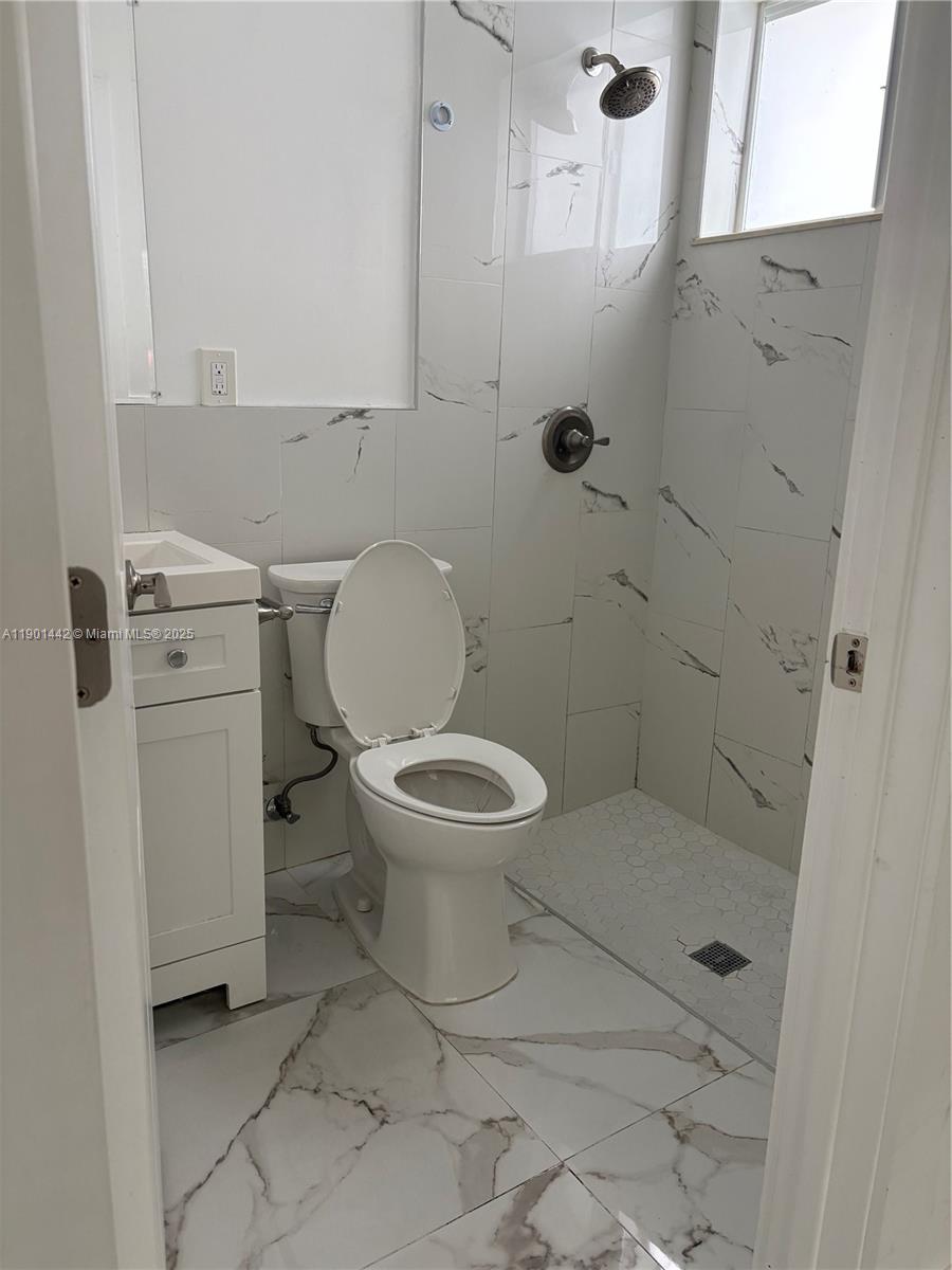 6TH ADDN TO HIALEAH - Residential Lease