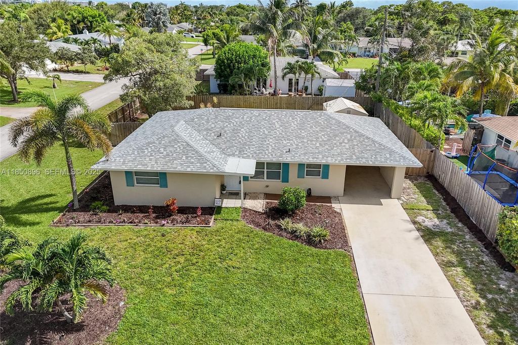 Photo of 110 E Windsor Rd E, Jupiter, FL 33469 (MLS # A11850896)