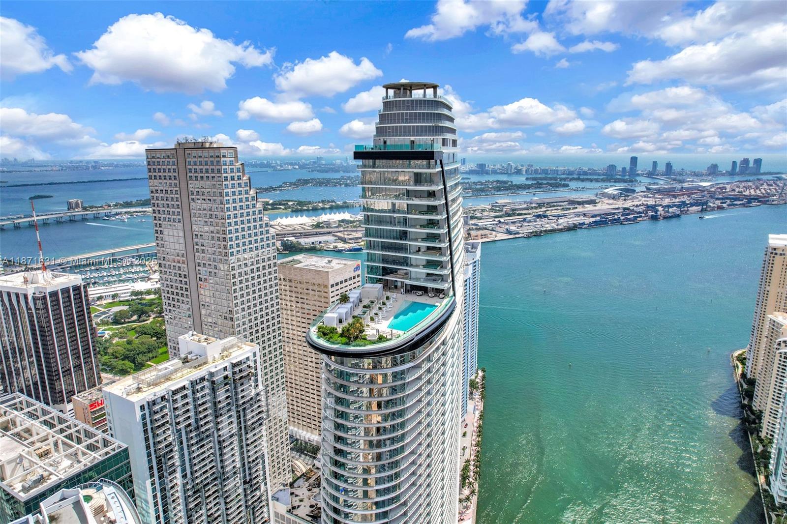 300 BISCAYNE BLVD WAY COND - Residential