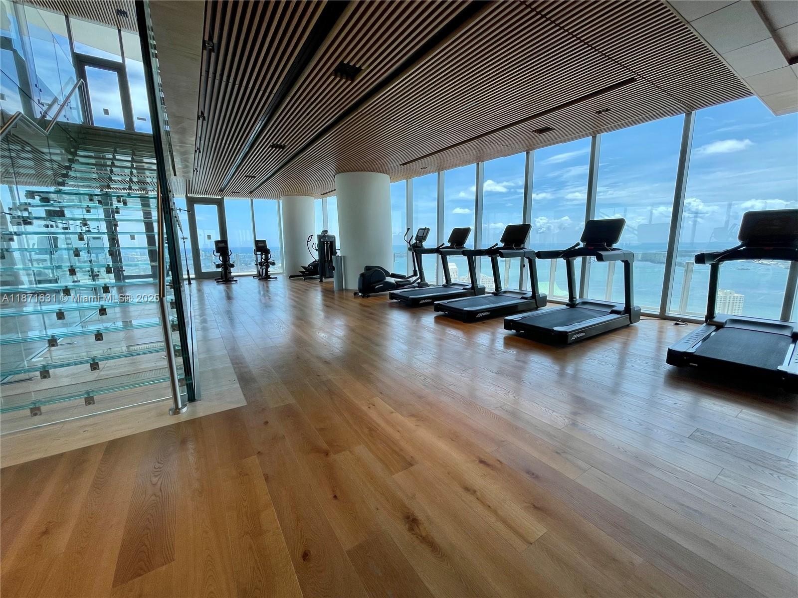 300 BISCAYNE BLVD WAY COND - Residential