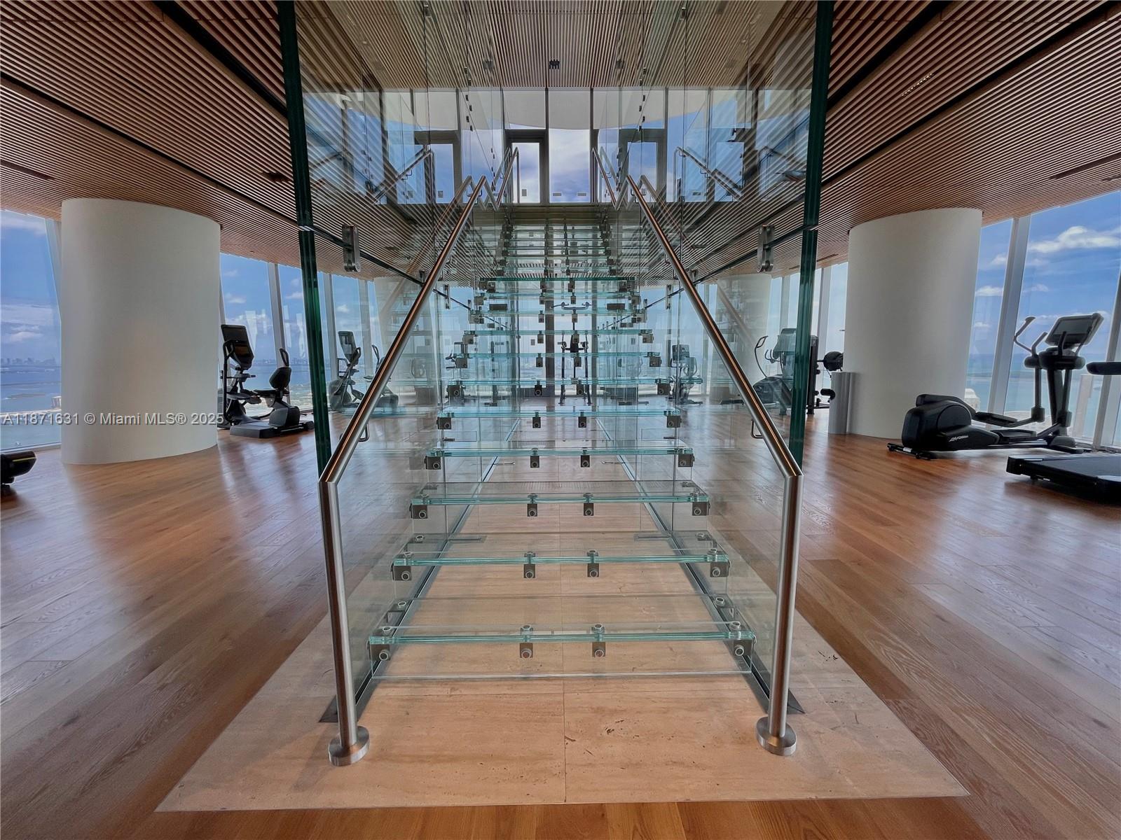 300 BISCAYNE BLVD WAY COND - Residential