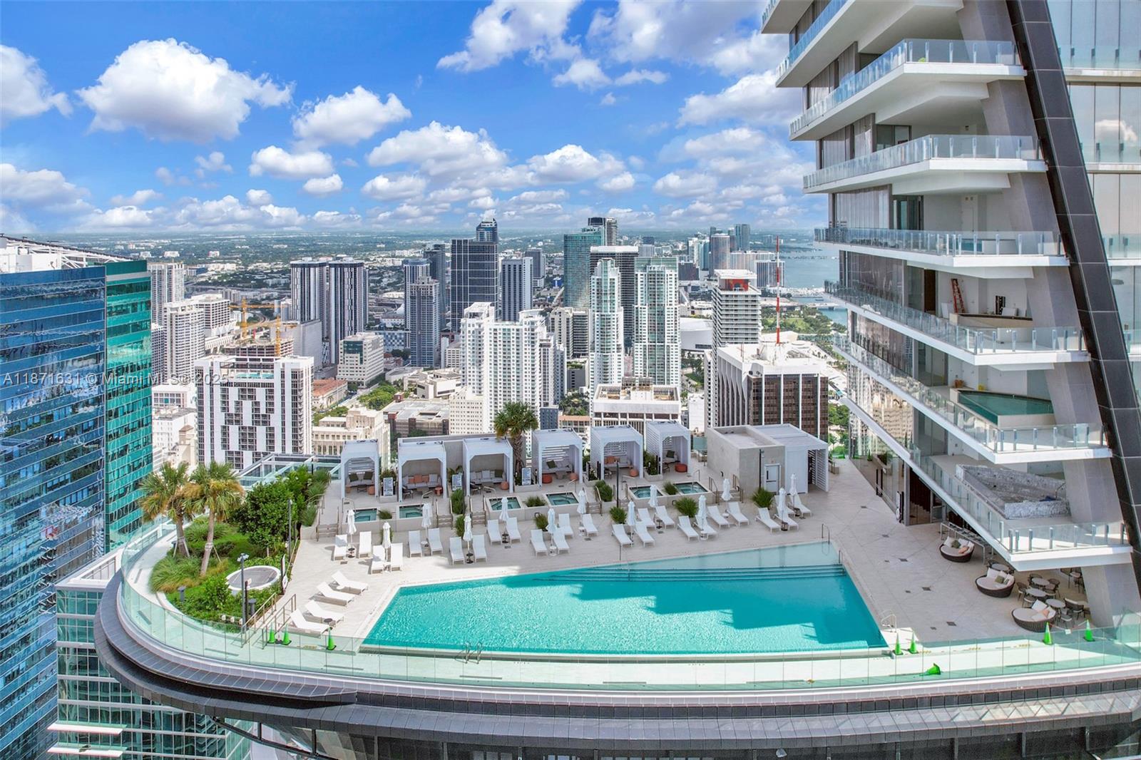 300 BISCAYNE BLVD WAY COND - Residential