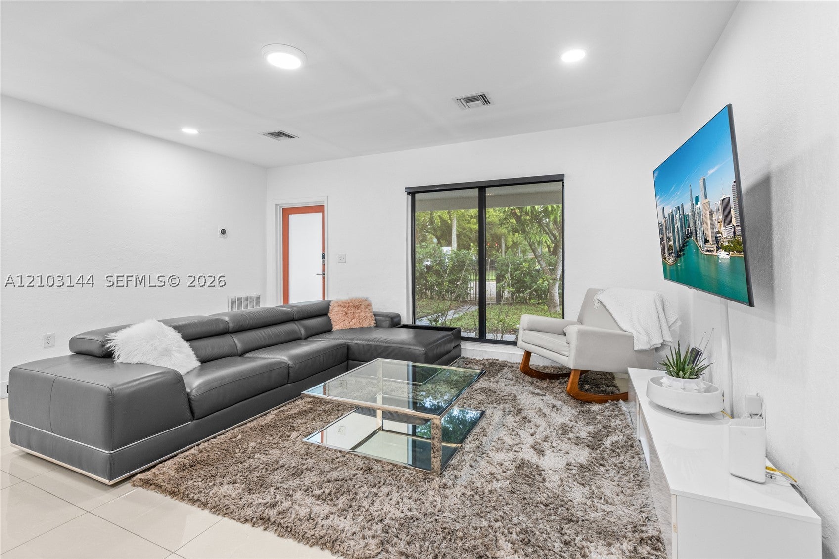 1195 NE 147th St .