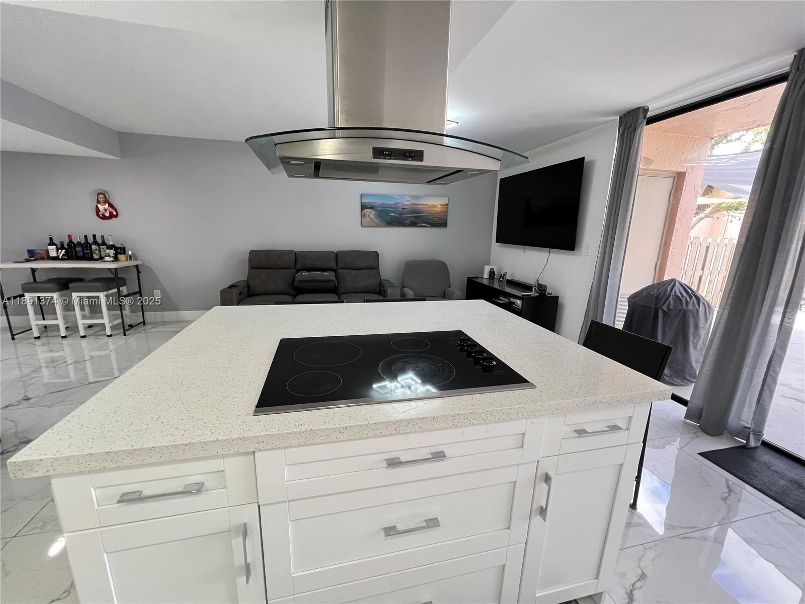 TOWNHOUSES OF THE CALIF C - Residential