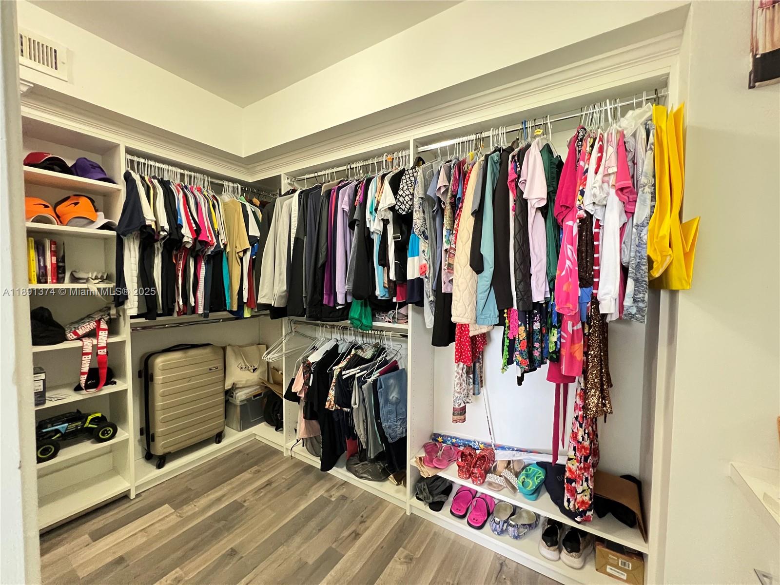 TOWNHOUSES OF THE CALIF C - Residential