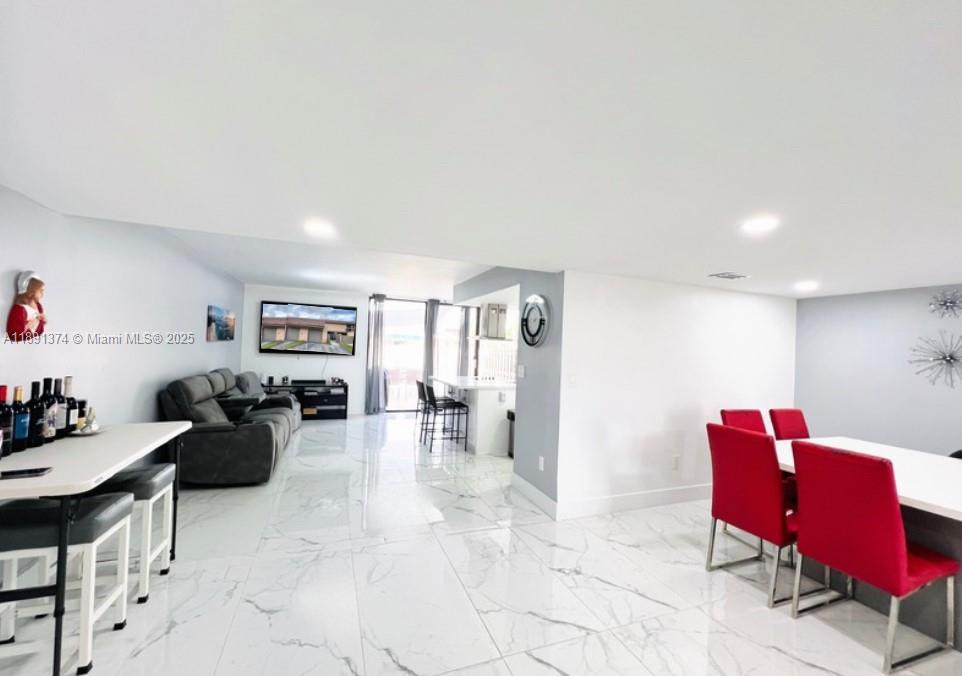 TOWNHOUSES OF THE CALIF C - Residential