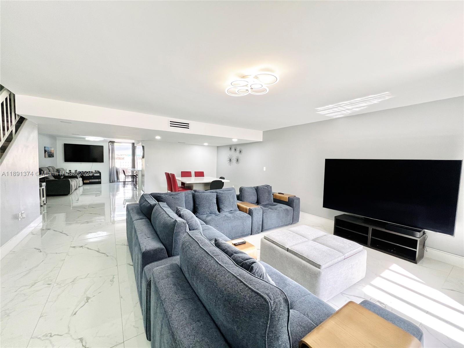 TOWNHOUSES OF THE CALIF C - Residential