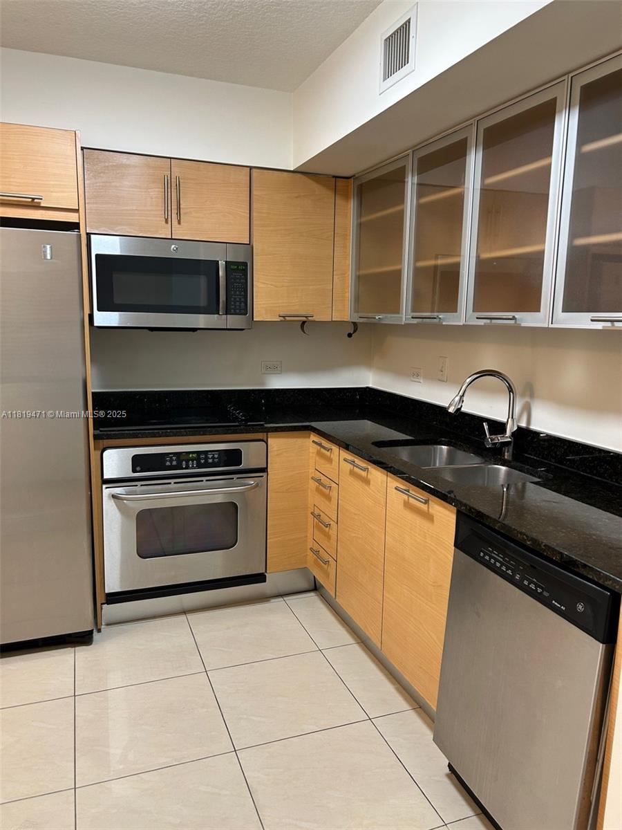 BRICKELL ON THE RIVER N T - Residential Lease