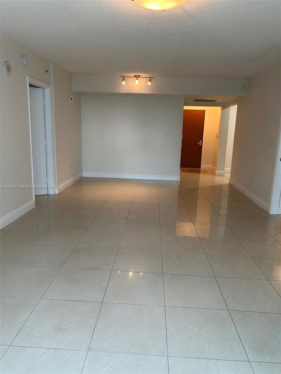 BRICKELL ON THE RIVER N T - Residential Lease