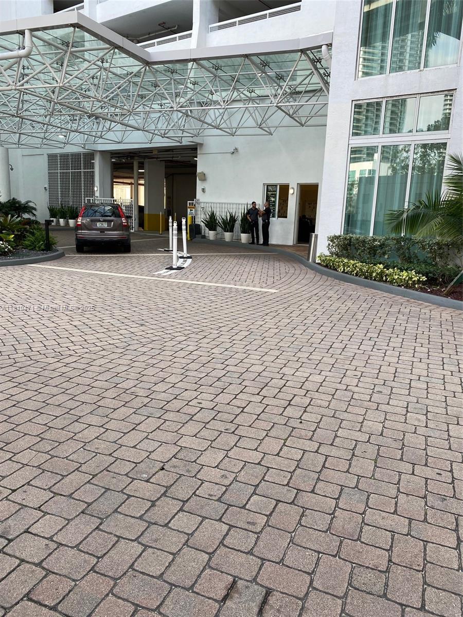 BRICKELL ON THE RIVER N T - Residential Lease