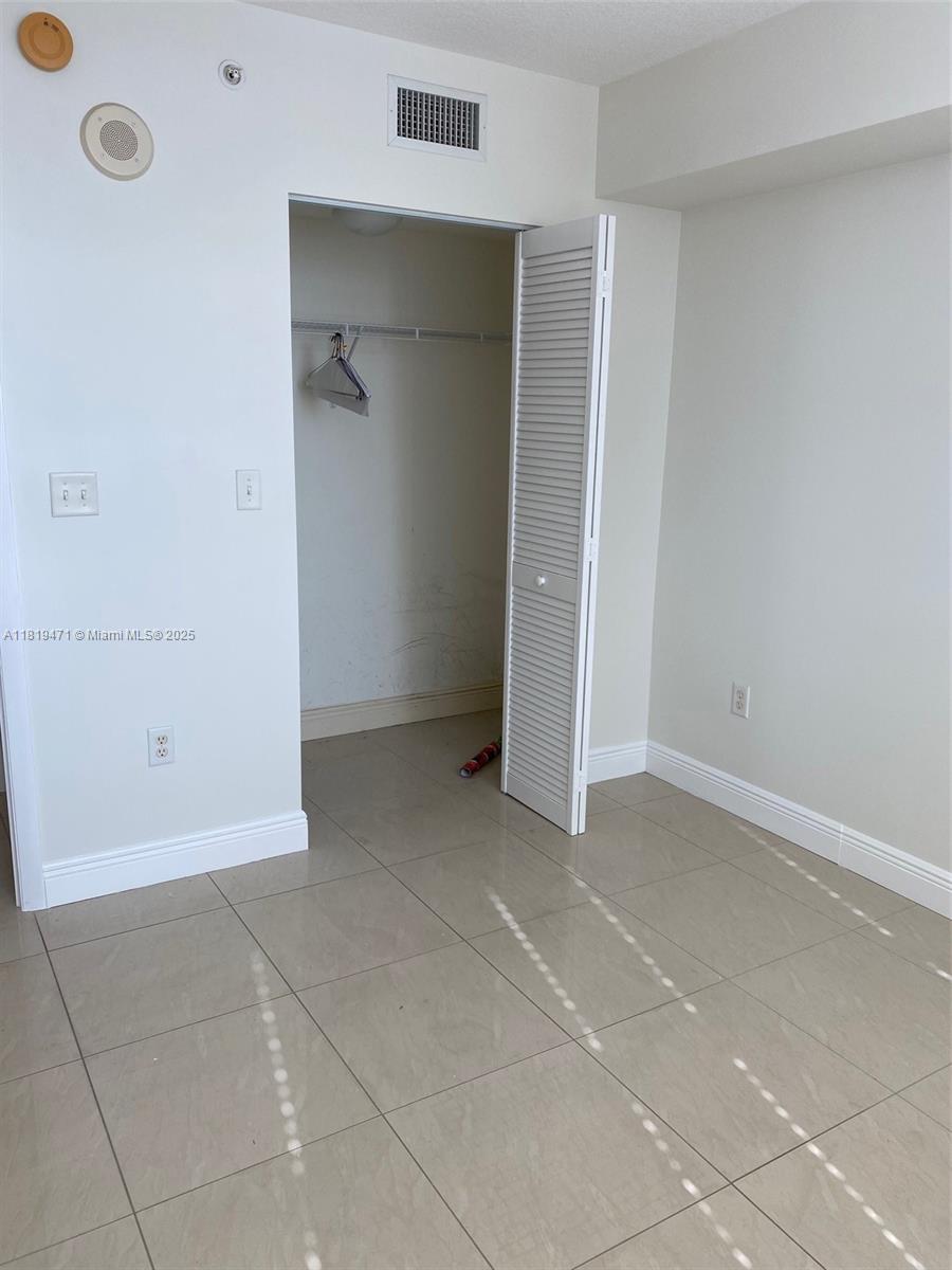 BRICKELL ON THE RIVER N T - Residential Lease