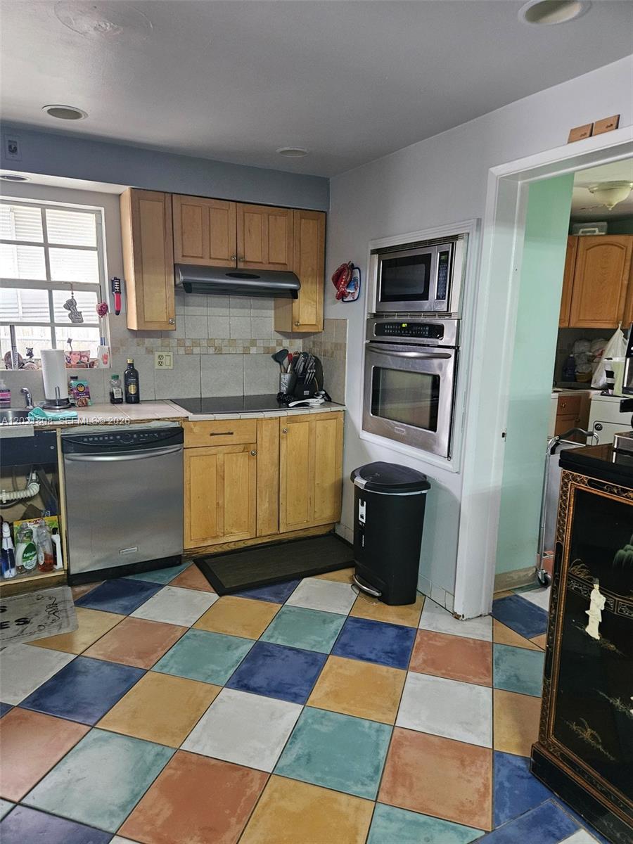 221 NW 46th Ct
