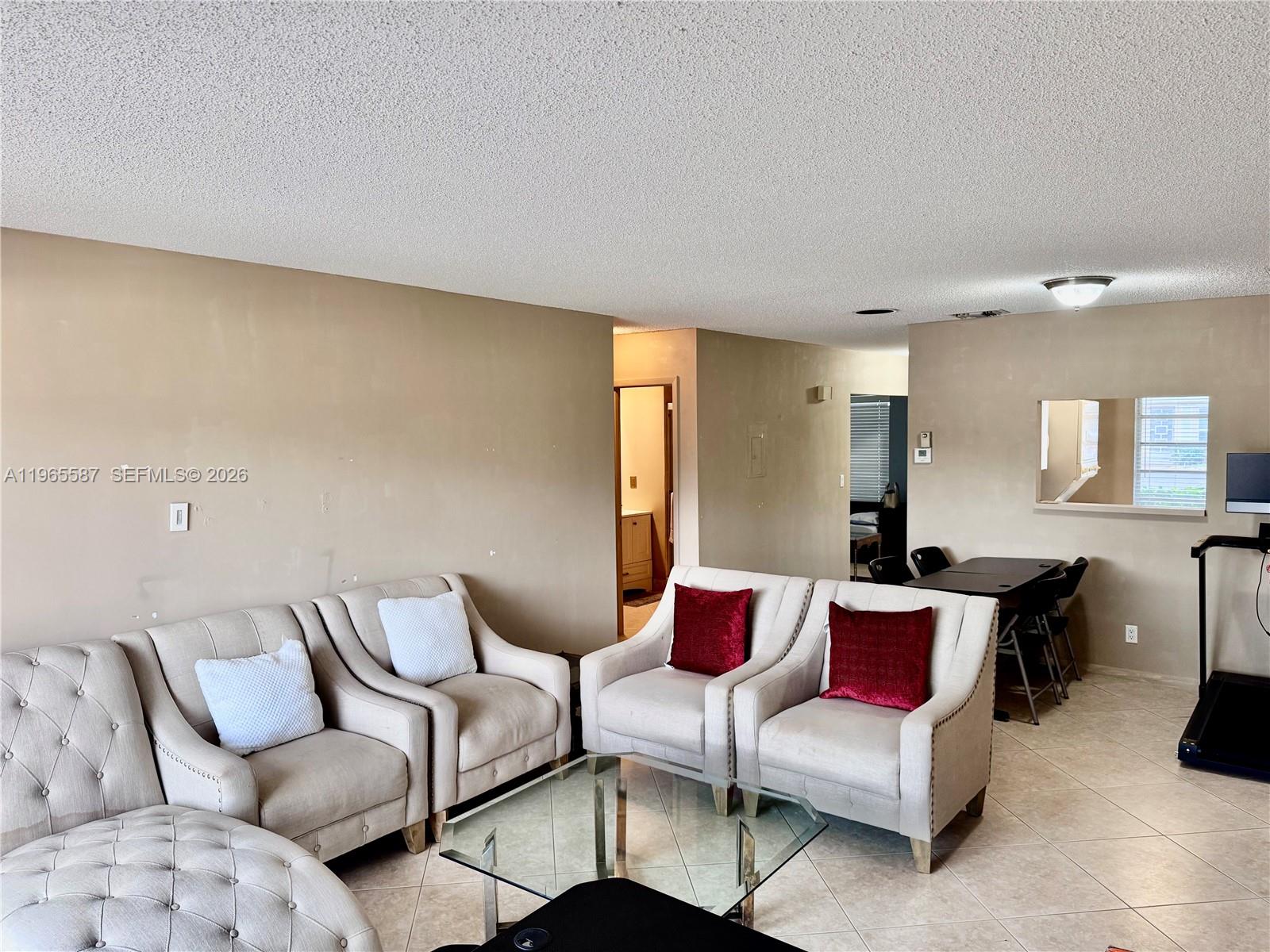 8838 Bella Vista Dr, Boca Raton, FL, 33433/$230,000 4 8838 Bella Vista Dr