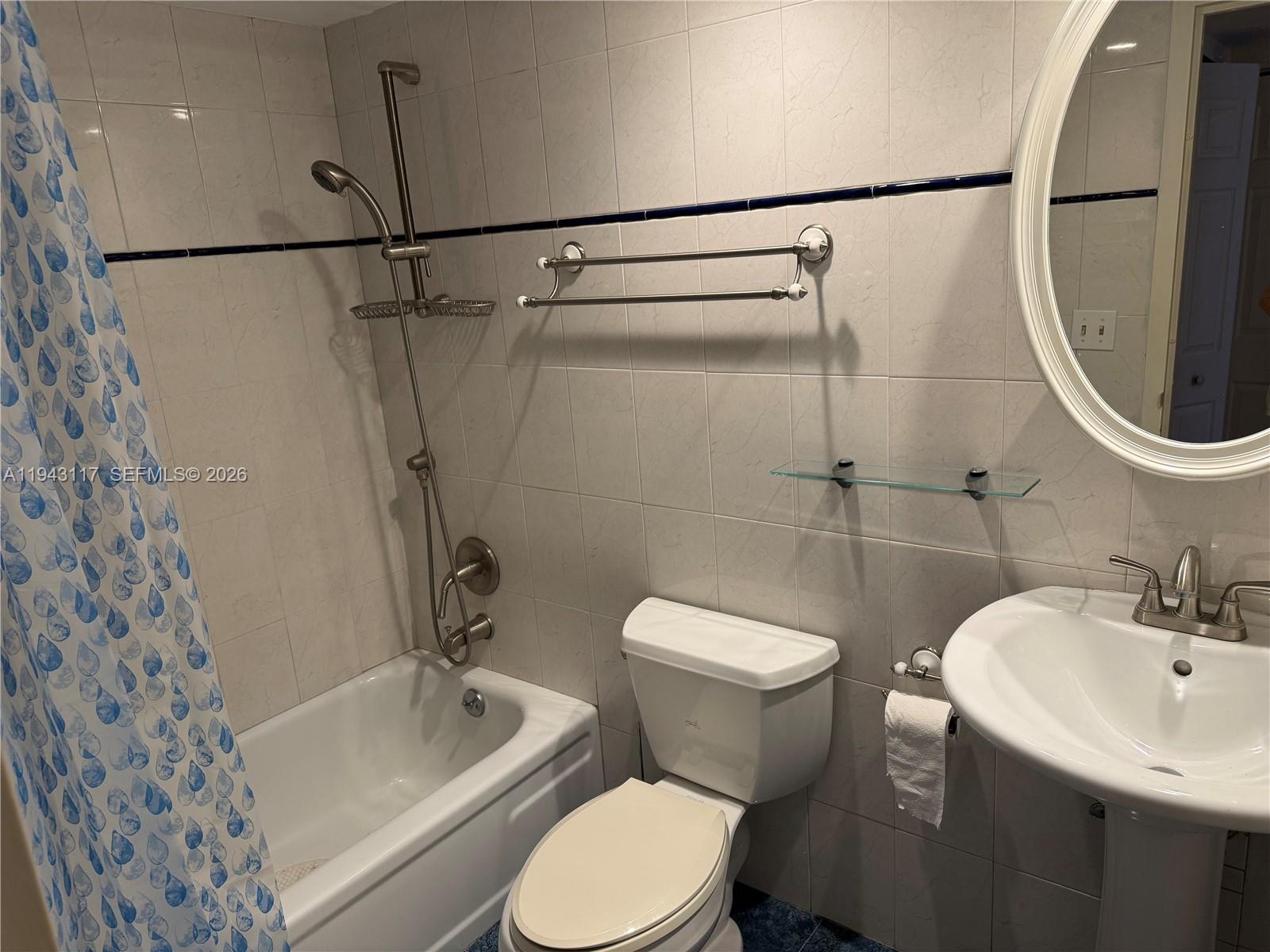 WINSTON TOWERS 400 CONDO - Residential