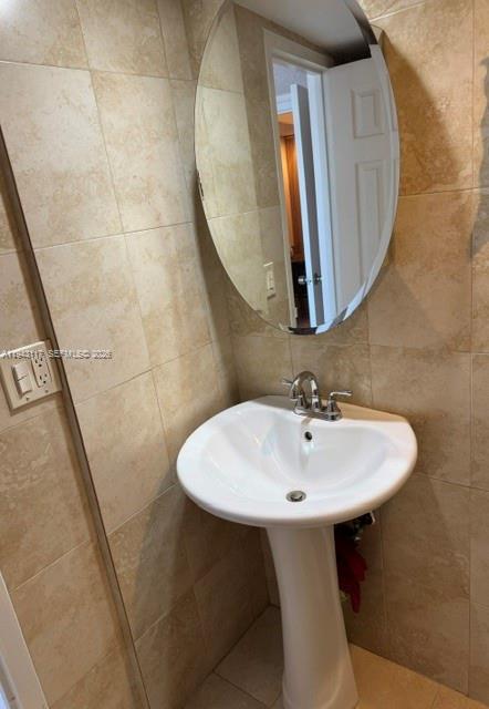 WINSTON TOWERS 400 CONDO - Residential