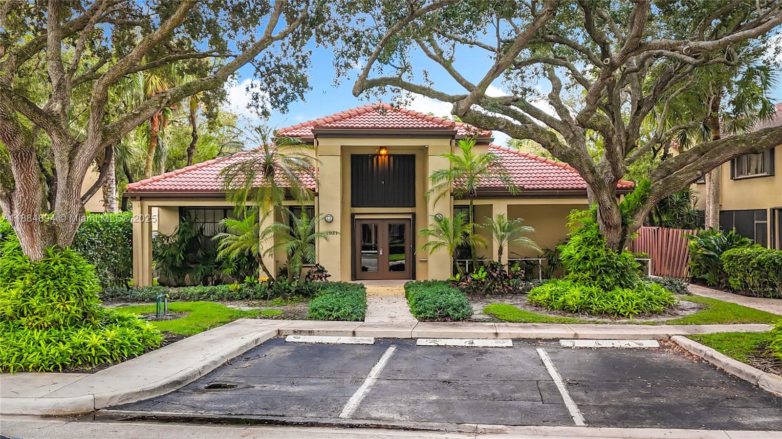 BRIDGEWATER CONDO - Residential Lease