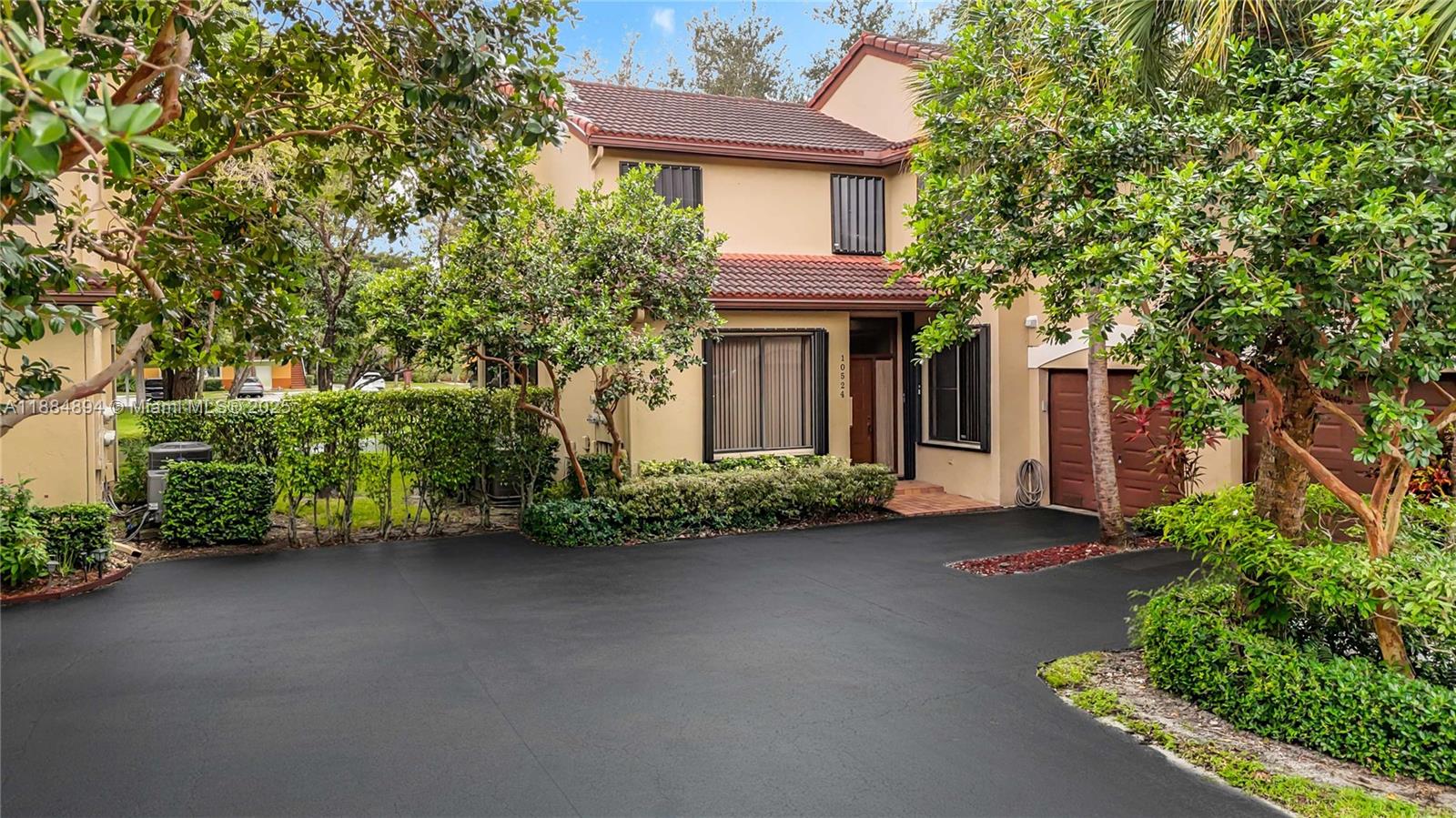 BRIDGEWATER CONDO - Residential Lease