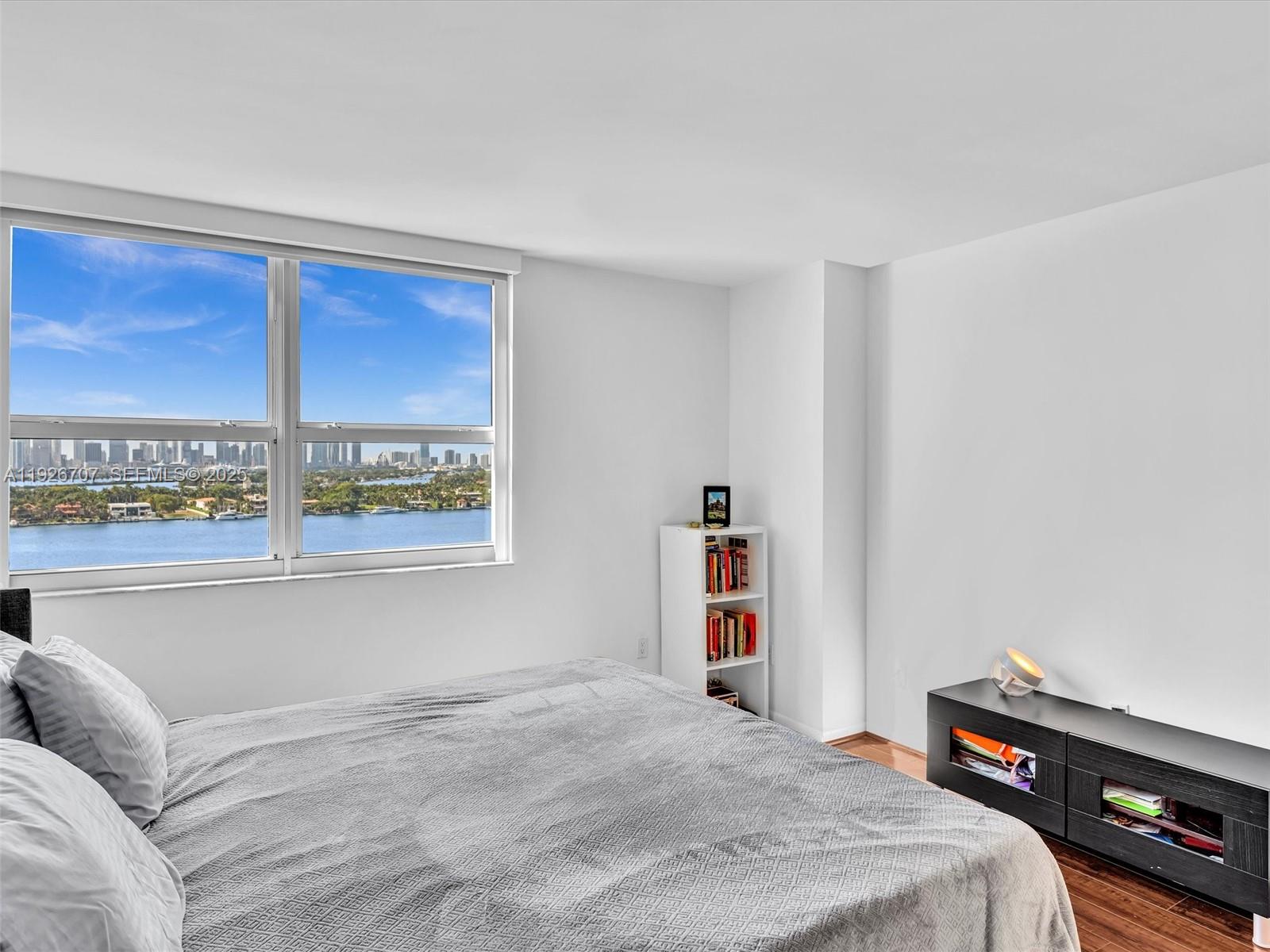 THE FLORIDIAN CONDO - Residential Lease