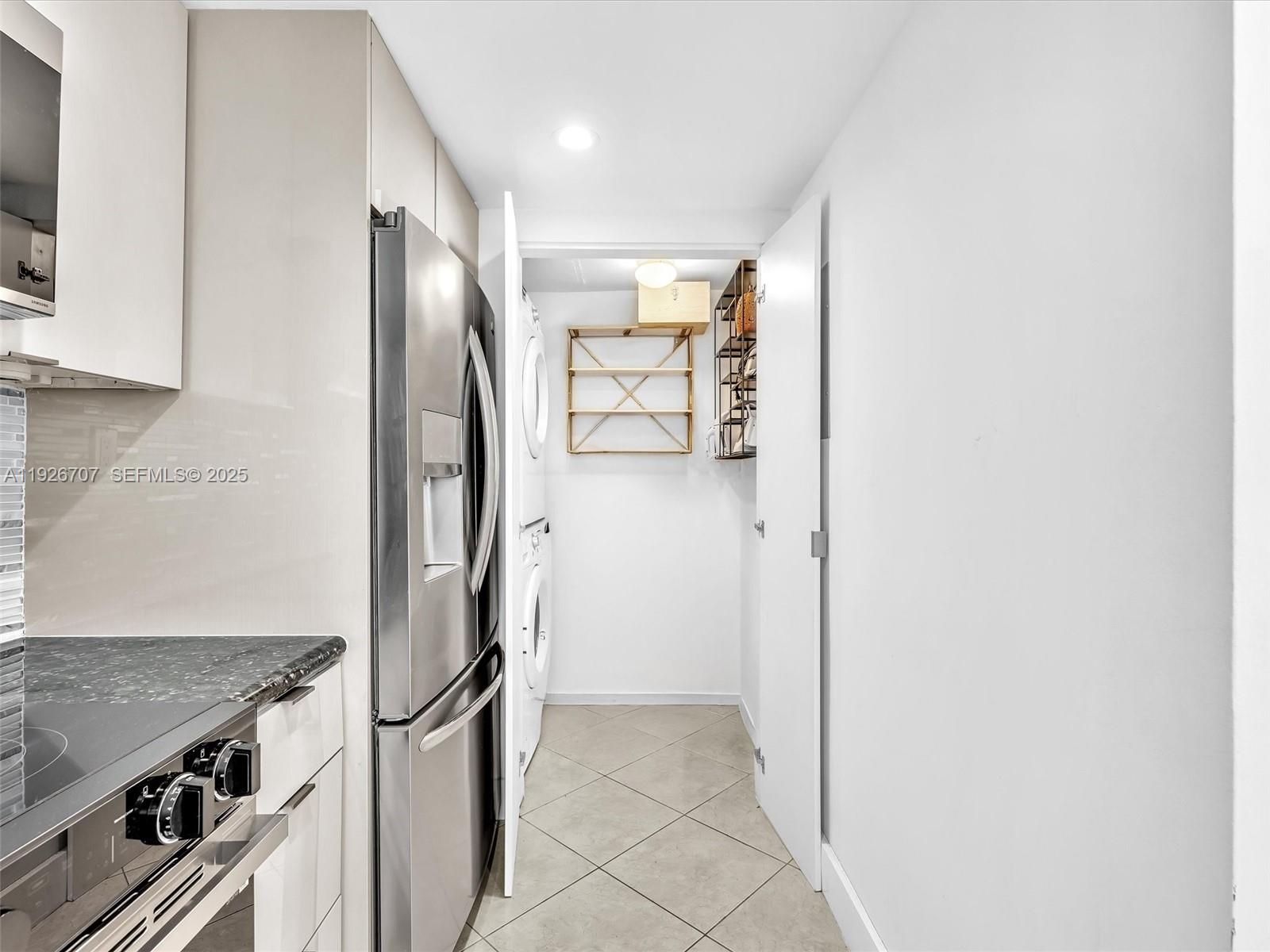 THE FLORIDIAN CONDO - Residential Lease