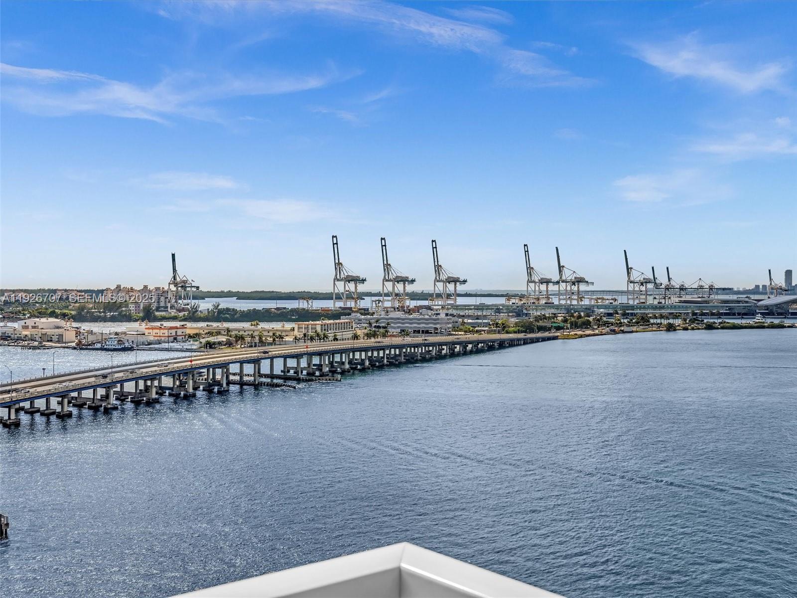 THE FLORIDIAN CONDO - Residential Lease