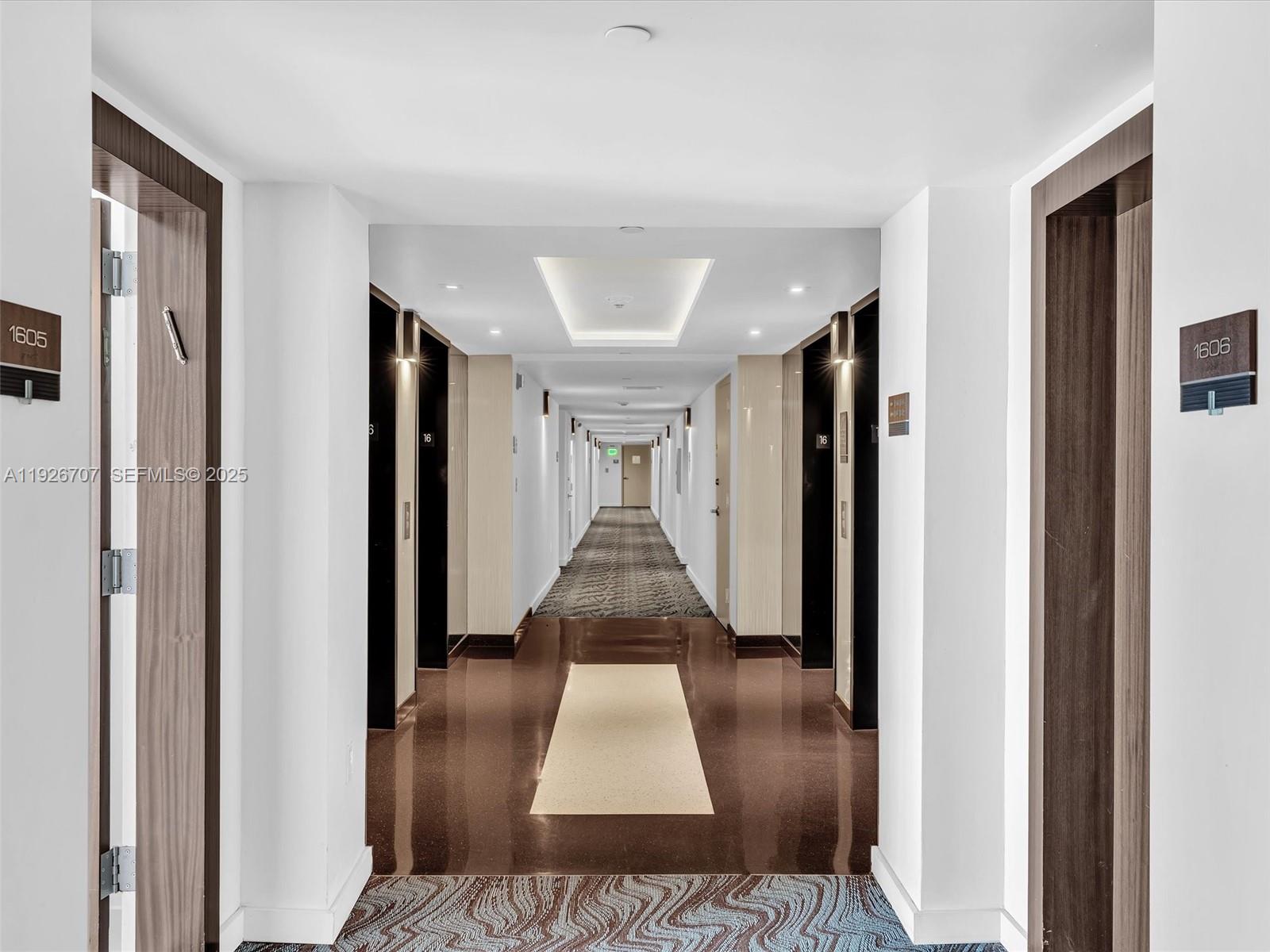 THE FLORIDIAN CONDO - Residential Lease