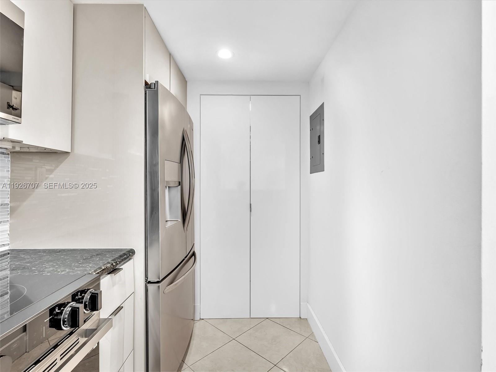 THE FLORIDIAN CONDO - Residential Lease