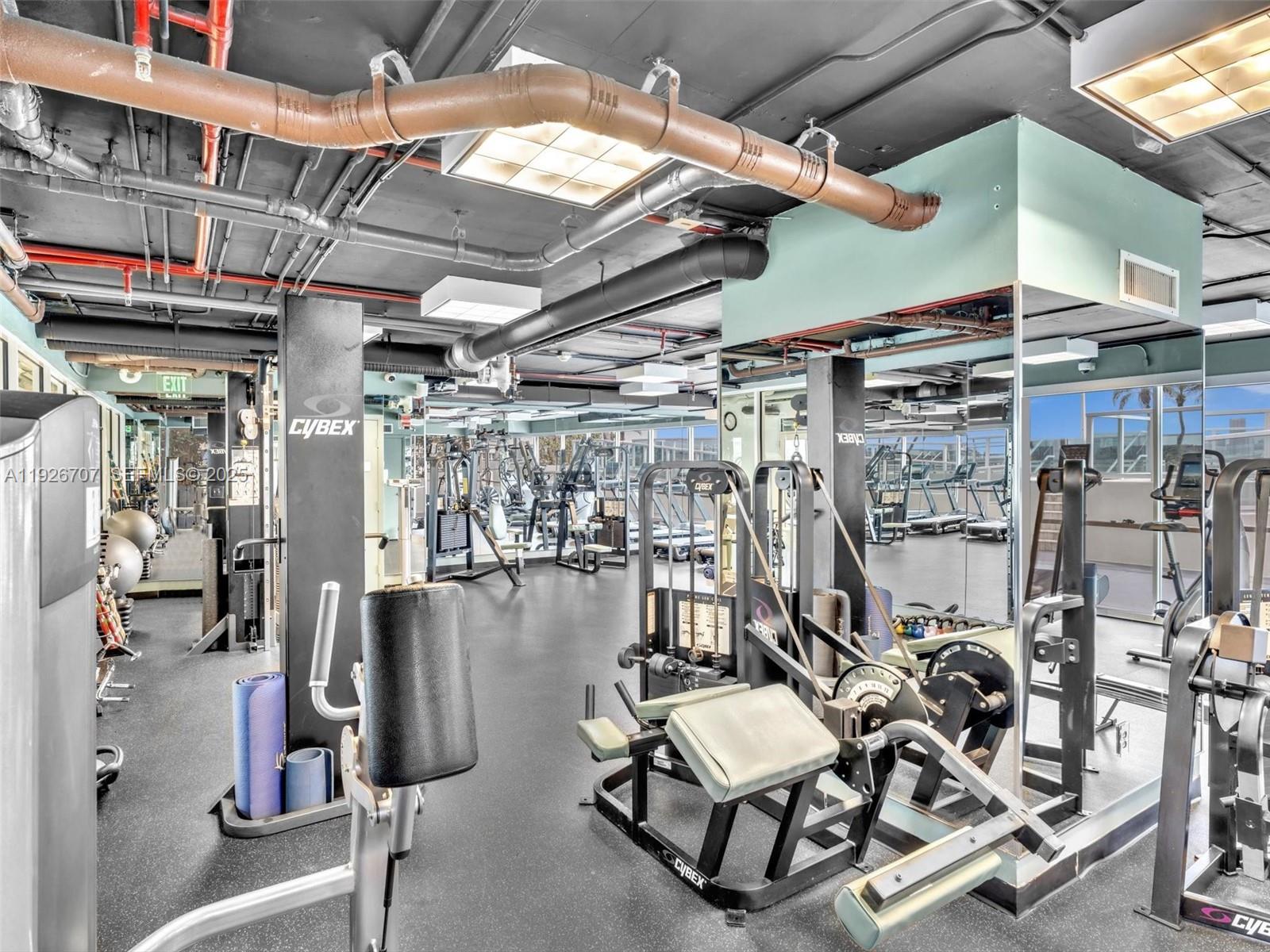 THE FLORIDIAN CONDO - Residential Lease