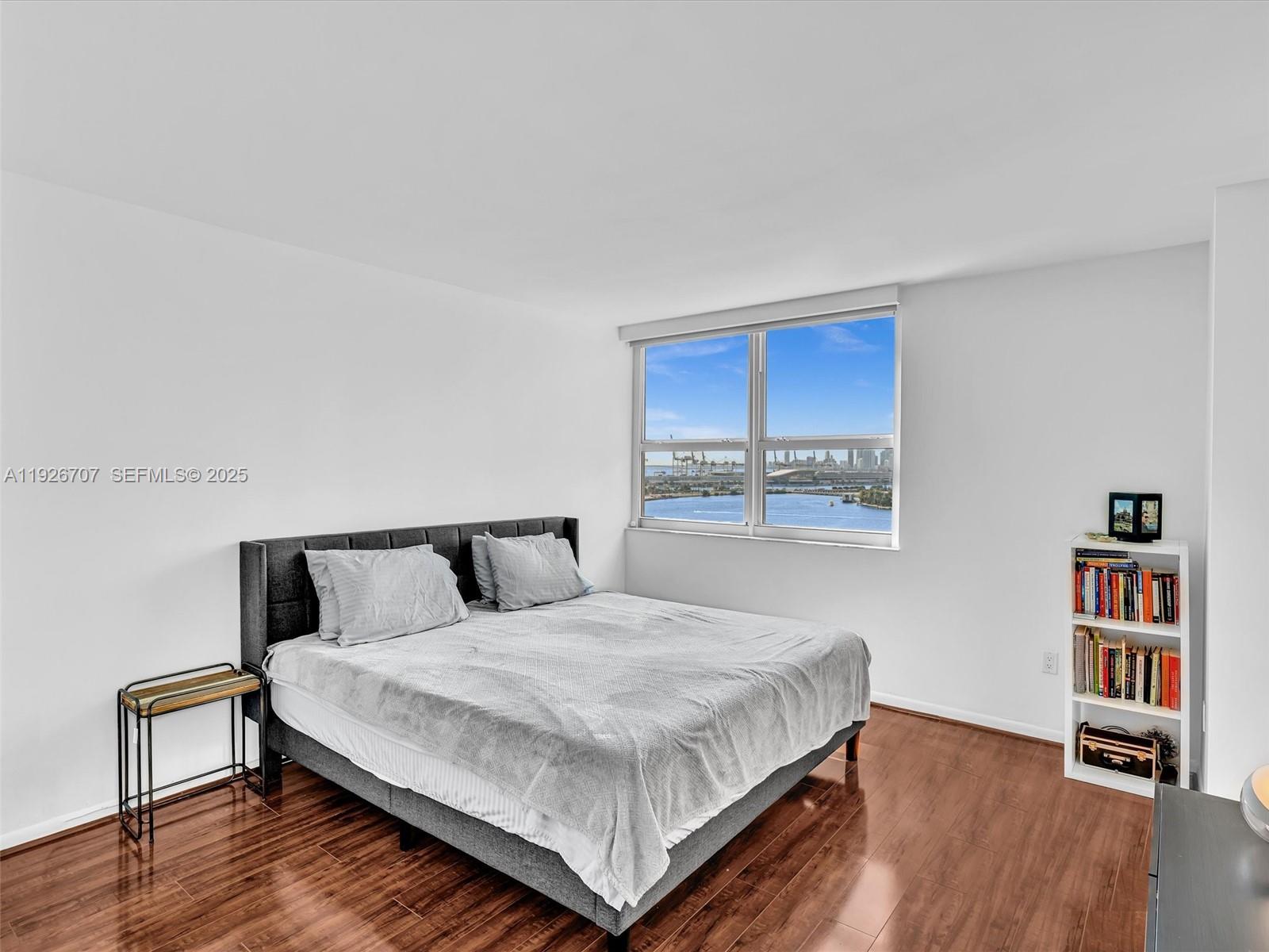 THE FLORIDIAN CONDO - Residential Lease