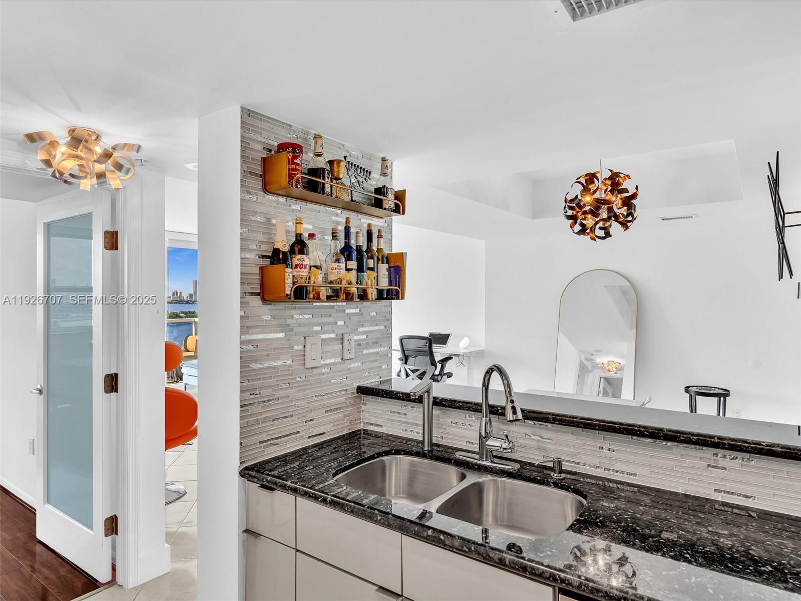 THE FLORIDIAN CONDO - Residential Lease