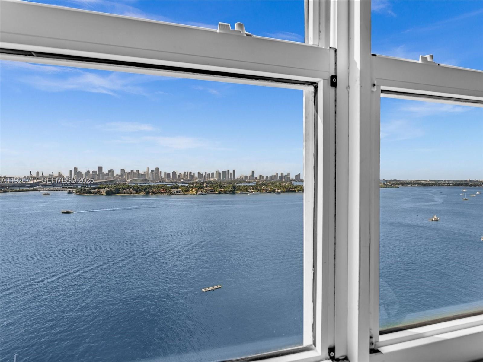 THE FLORIDIAN CONDO - Residential Lease