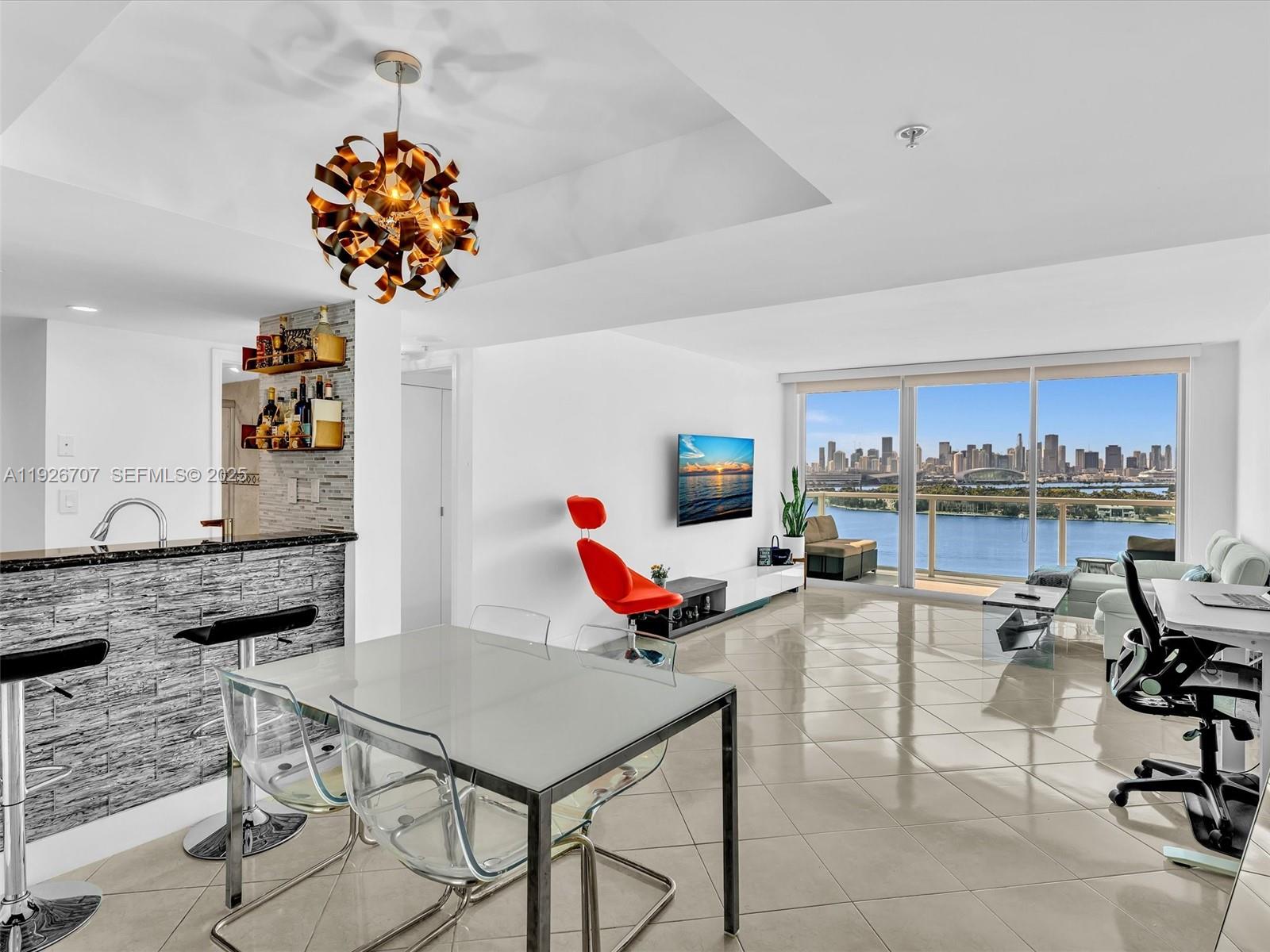 THE FLORIDIAN CONDO - Residential Lease