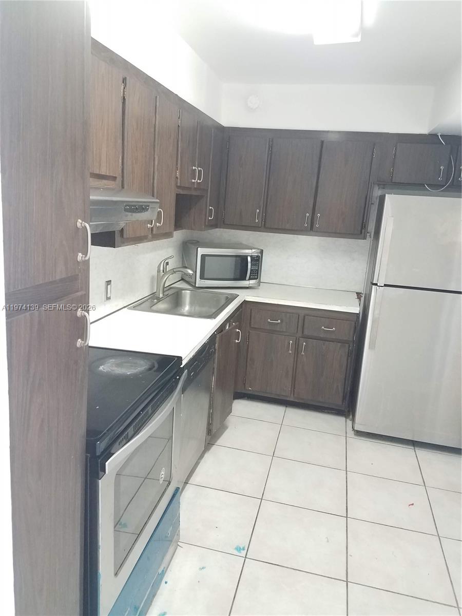 ENSENADA CONDO BLDG E-II - Residential Lease