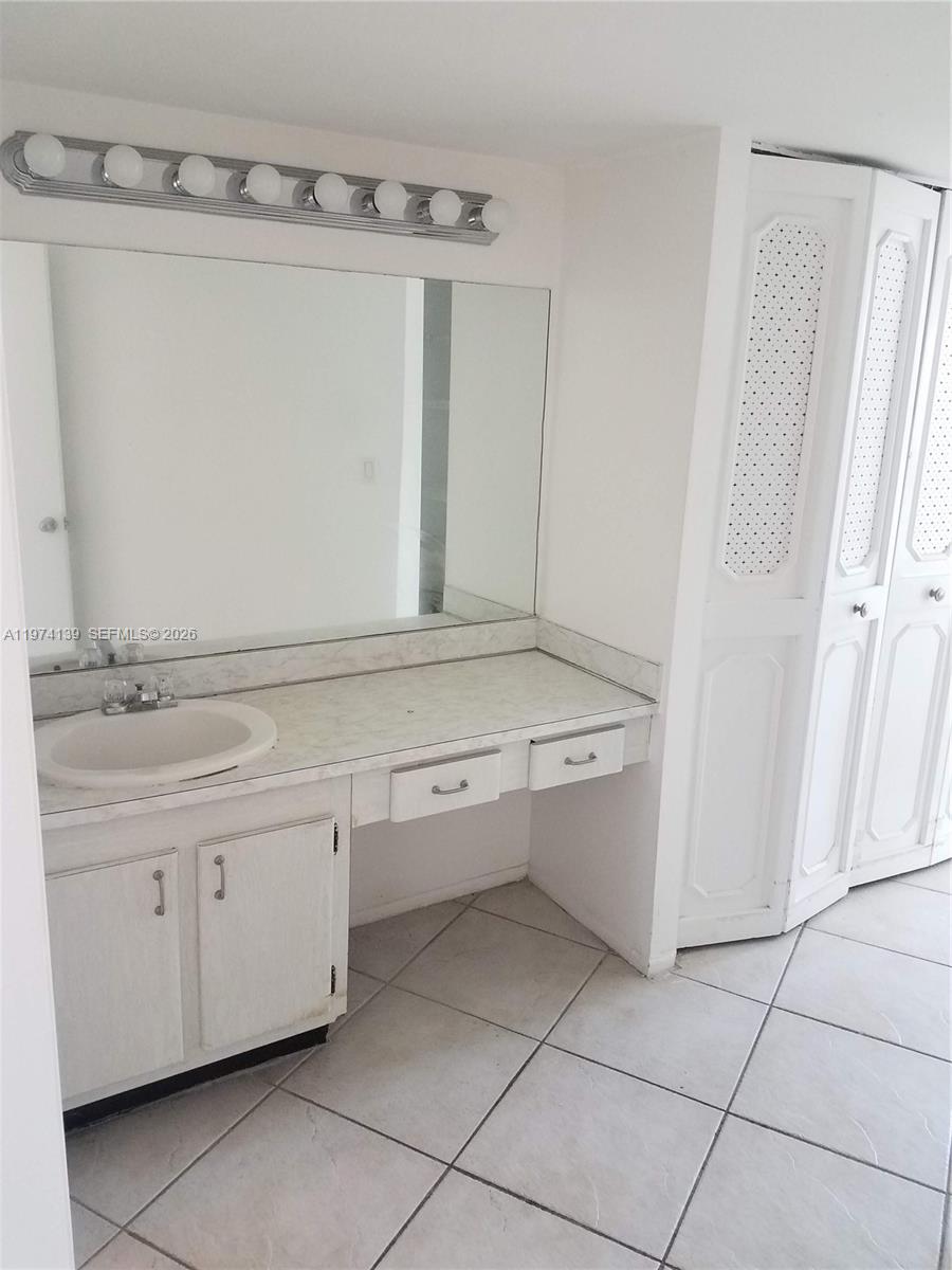 ENSENADA CONDO BLDG E-II - Residential Lease