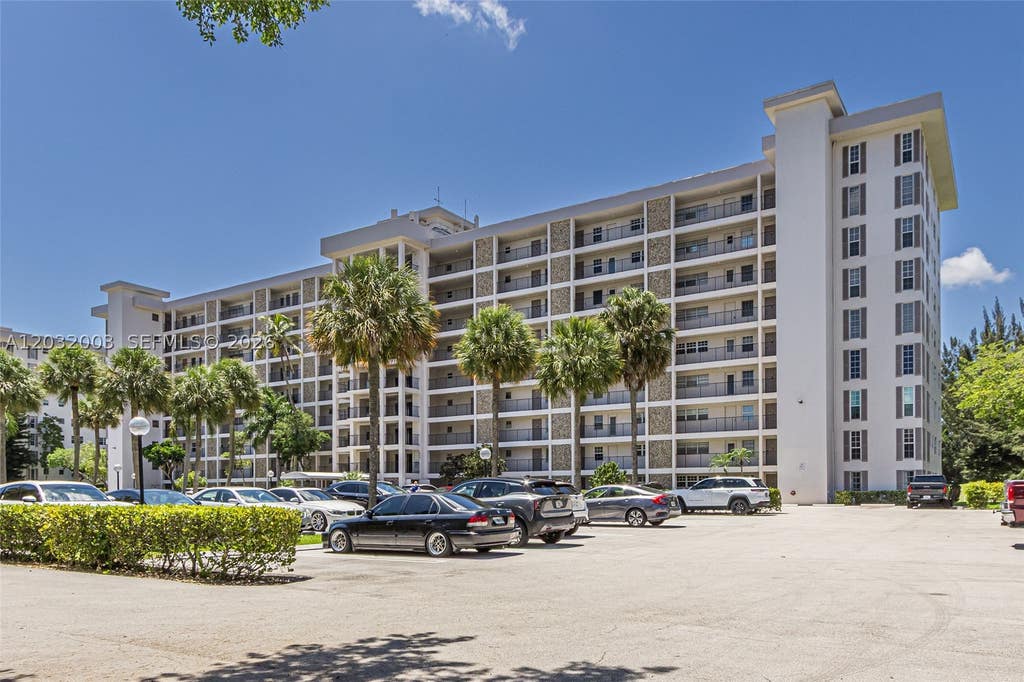 Photo of 3150 N Palm Aire Dr #705, Pompano Beach, FL 33069 (MLS # A12032003)