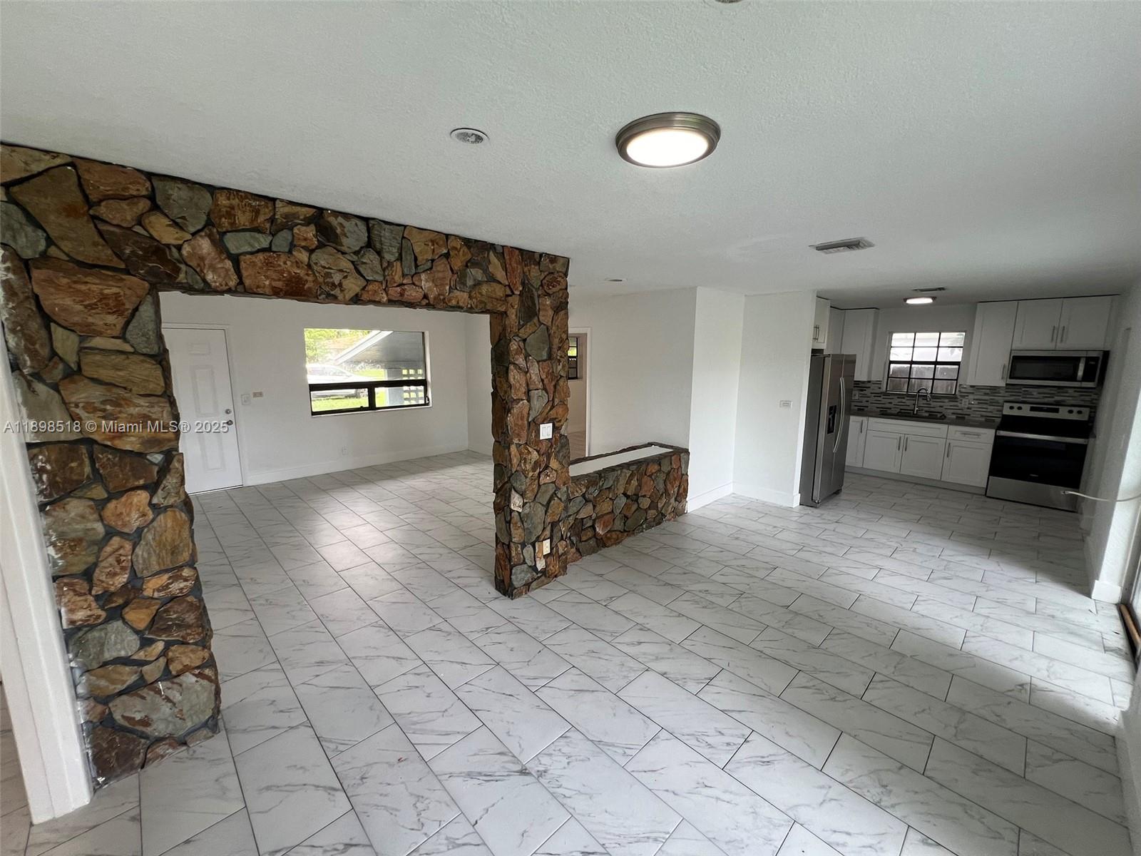 LAUDERDALE LAKES WEST GAT - Residential Lease