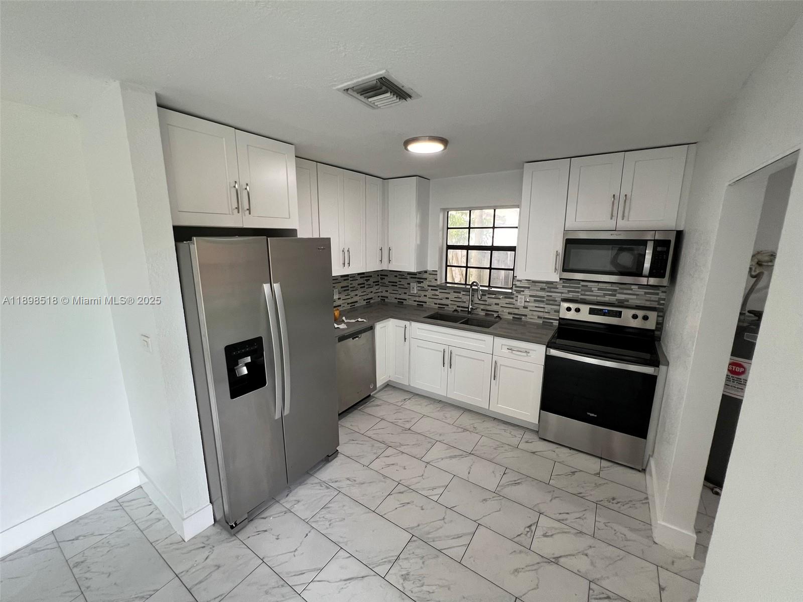 LAUDERDALE LAKES WEST GAT - Residential Lease